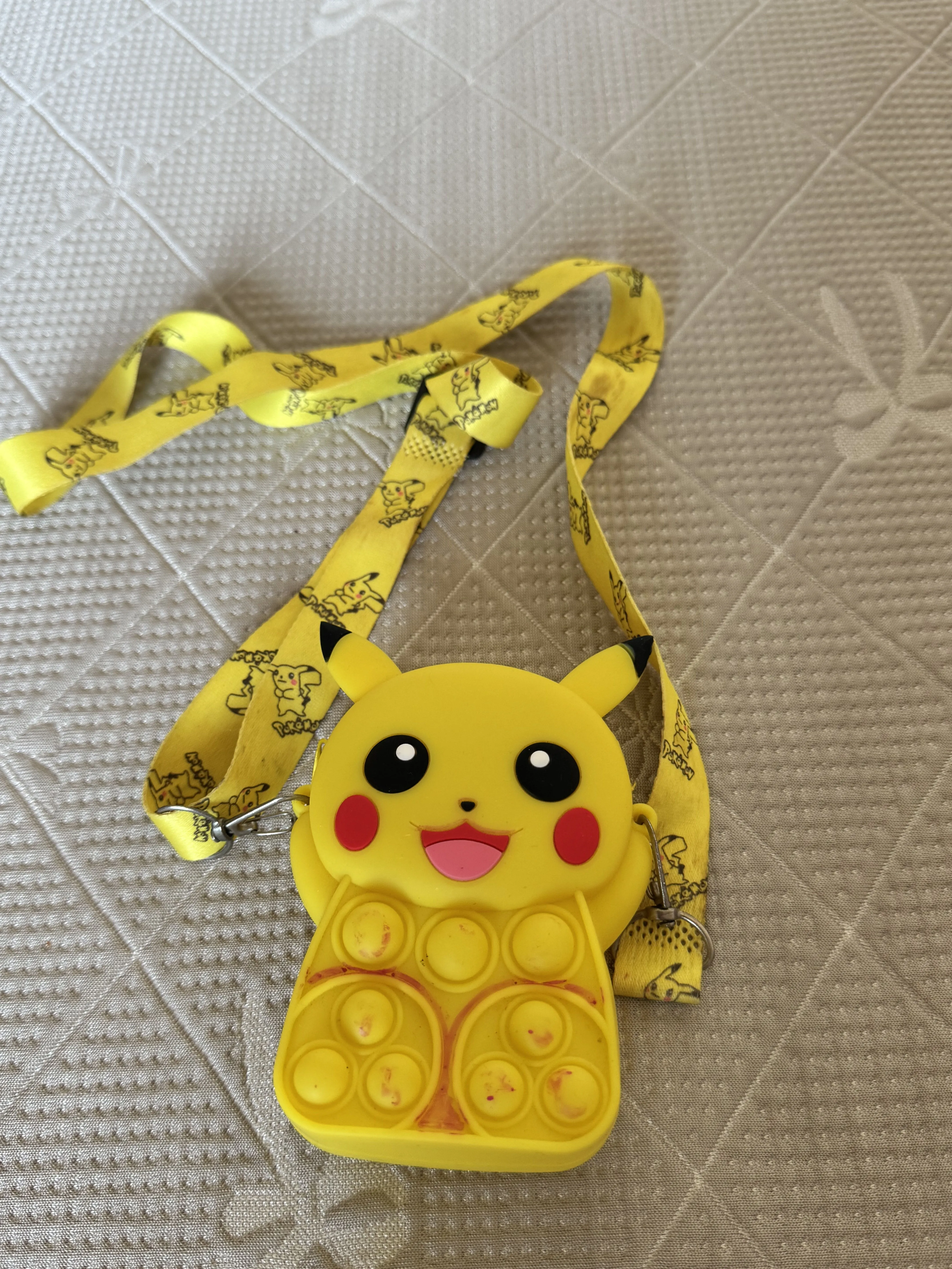 Cho tặng đồ trẻ em người lớn 1008438