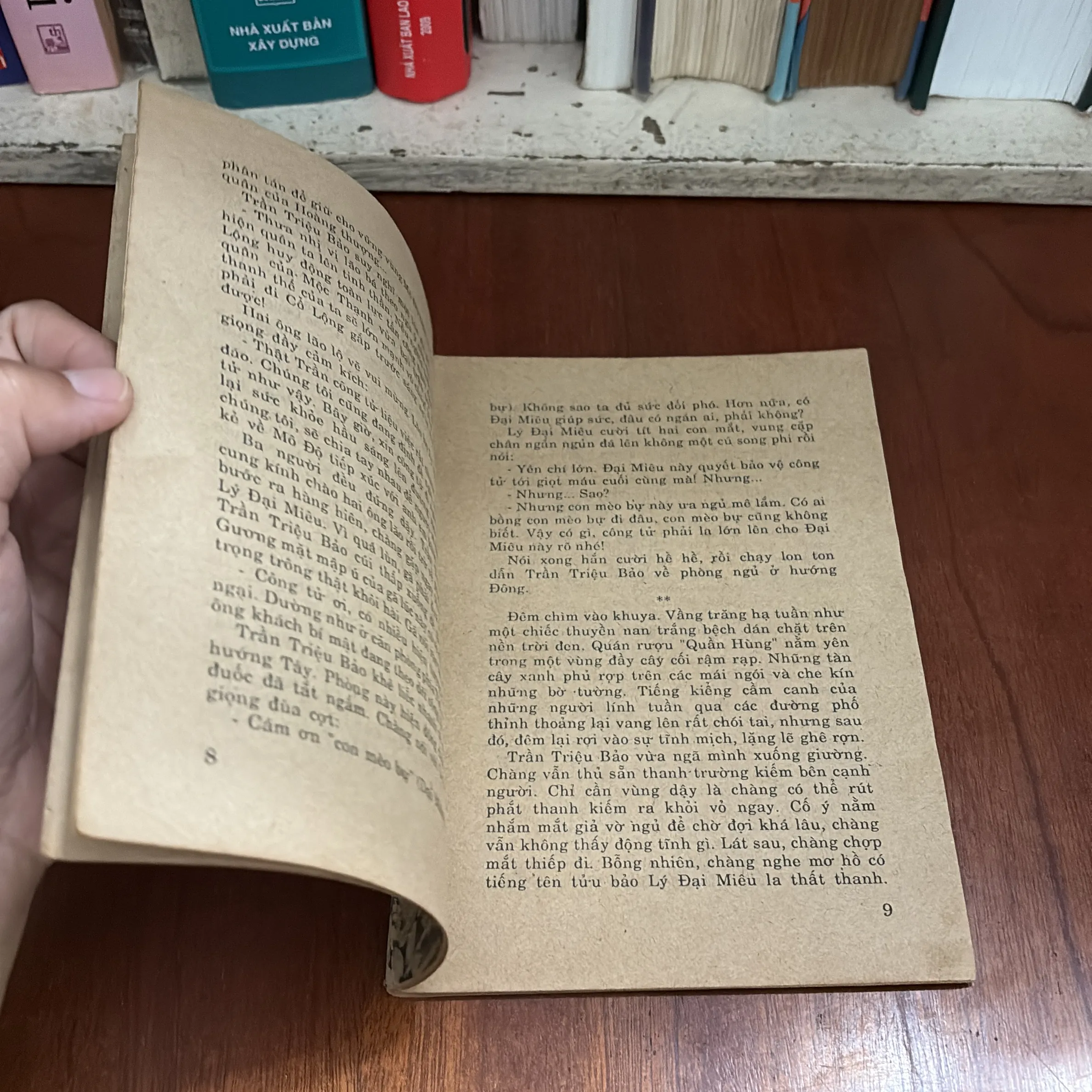 II Sách Xưa: Mài Kiếm Dưới Trăng (Tiểu Thuyết Dã Sử) - Phong Sơn - 1989 640399