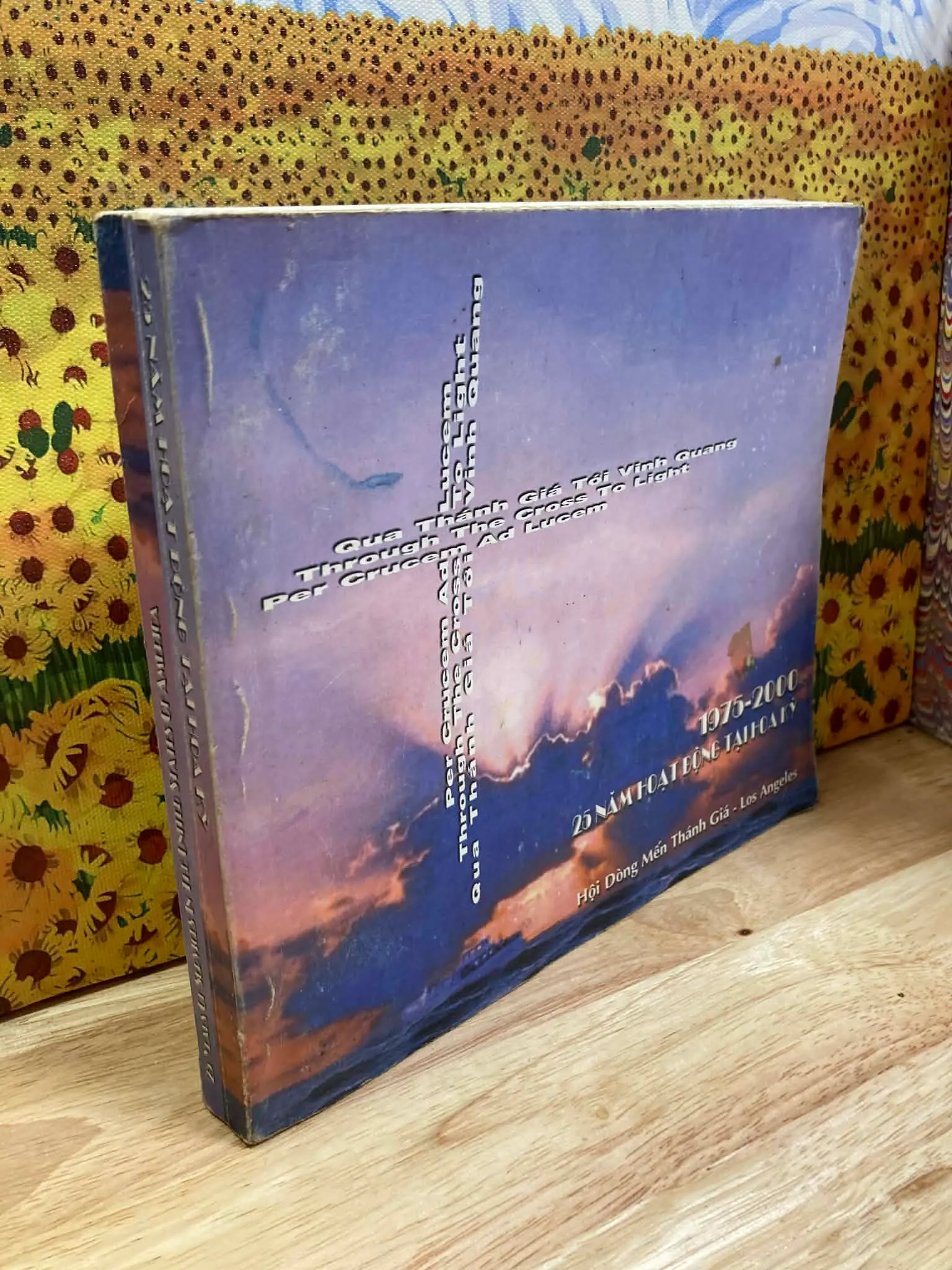 Qua Thánh Giá Tới Vinh Quang - Sách Song Ngữ