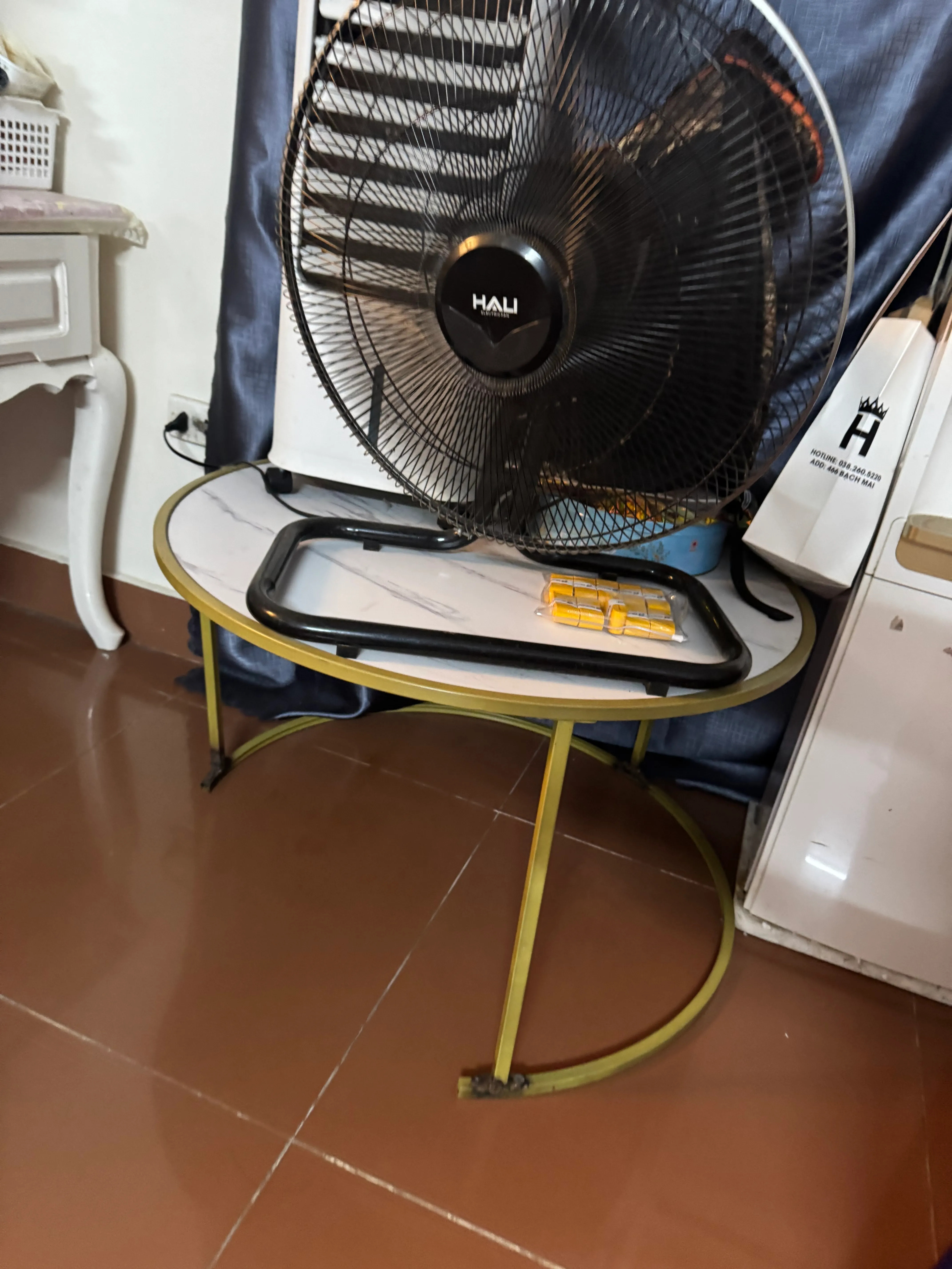 Bàn trang điểm cổ điển màu trắng chất liệu gỗ sơn bóng 739081