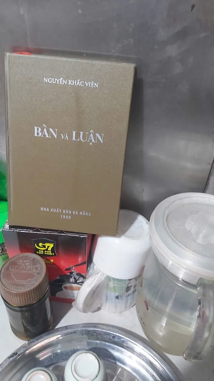 Bàn và luận của Nguyễn Khắc Viện 