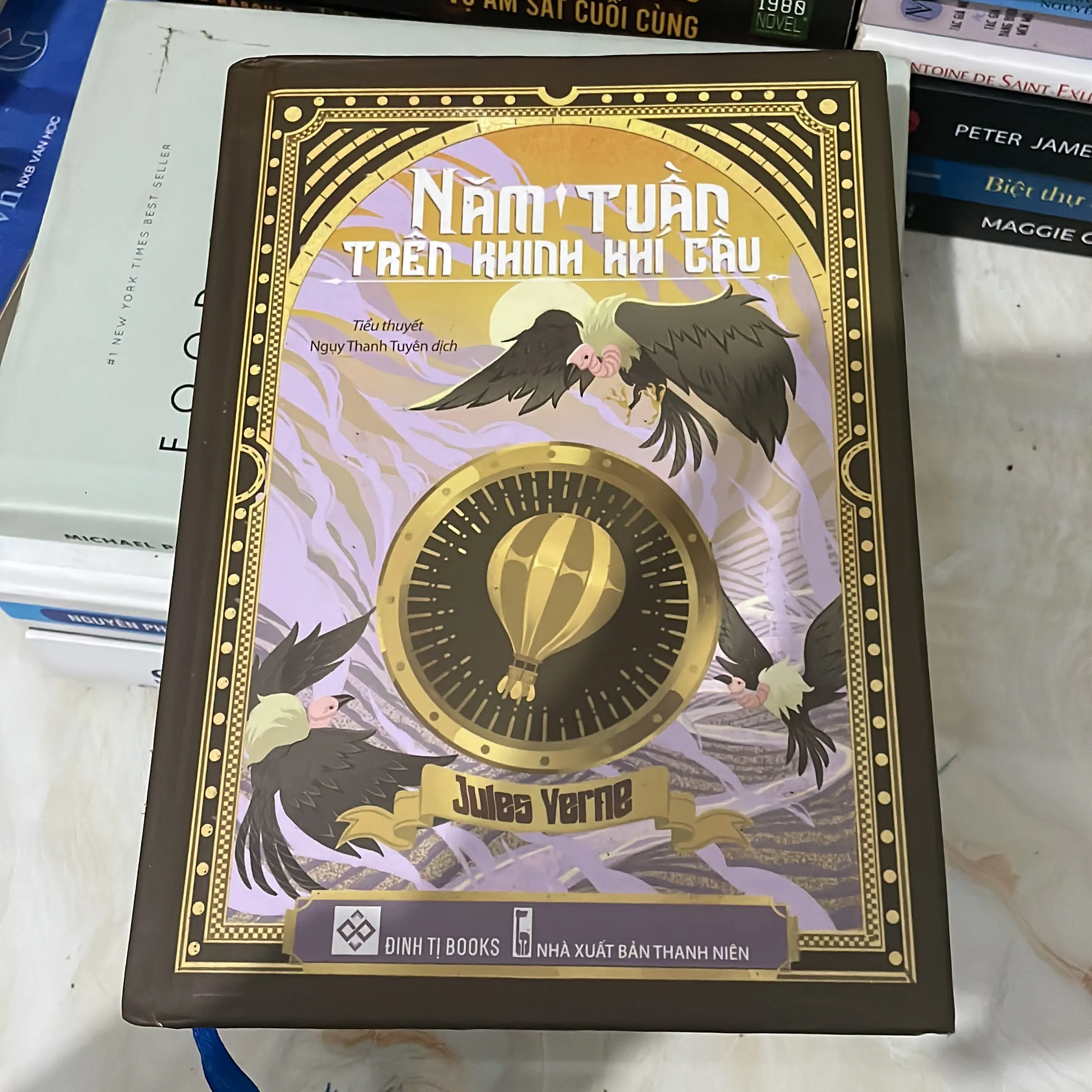 Năm tuần trên khinh khí cầu