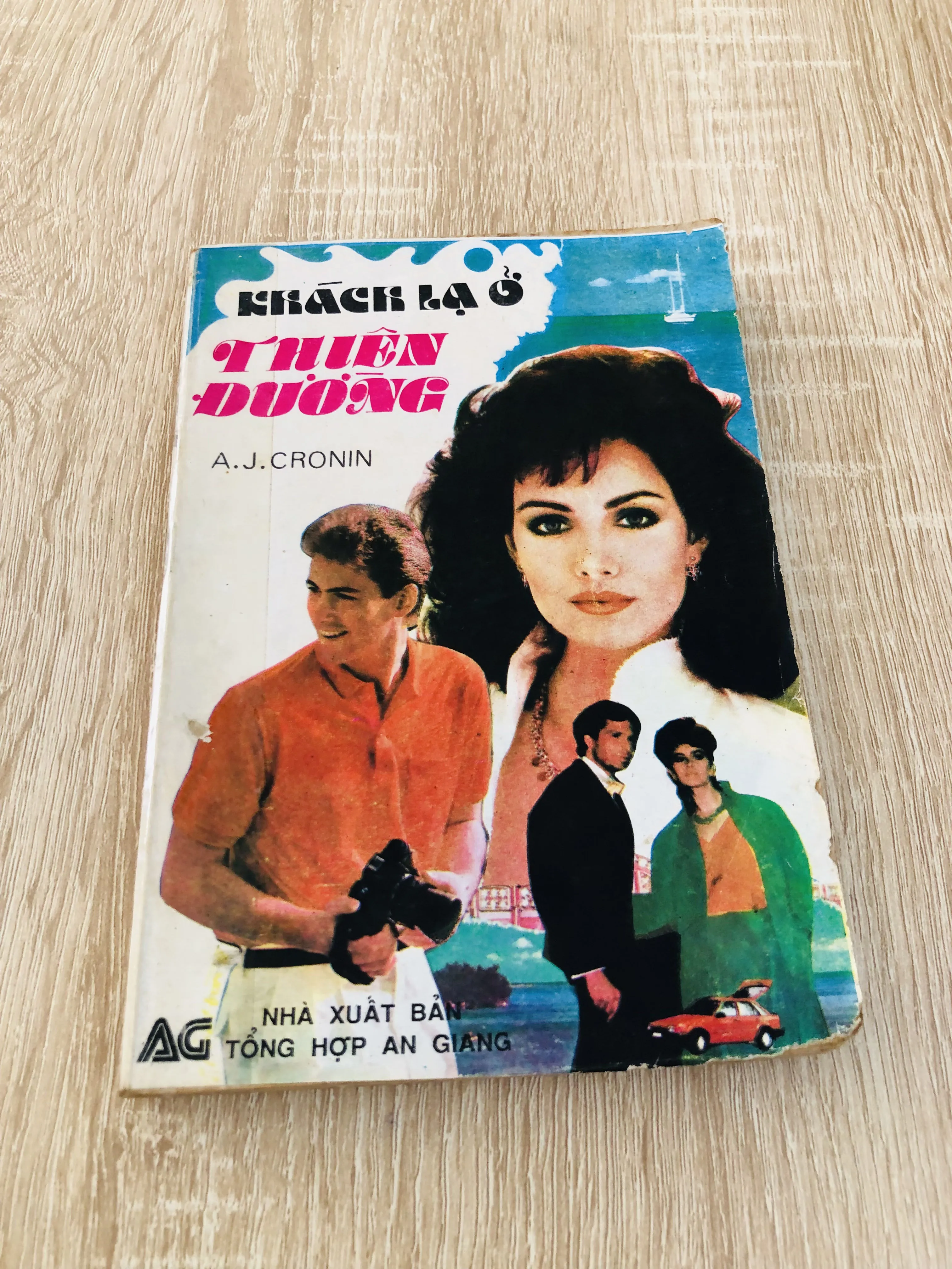 KHÁCH LẠ Ở THIÊN ĐƯỜNG 