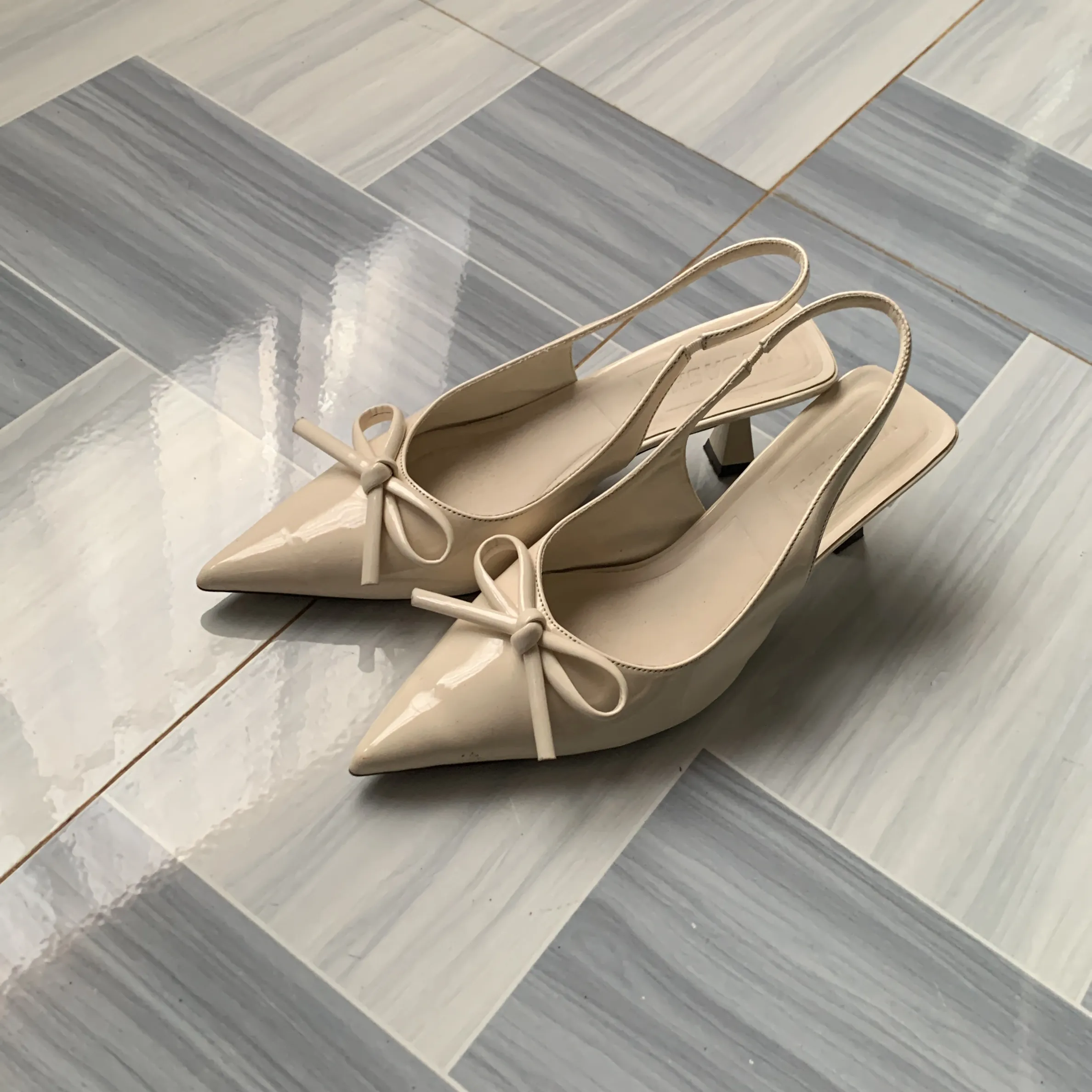 Giày hở gót (slingback)