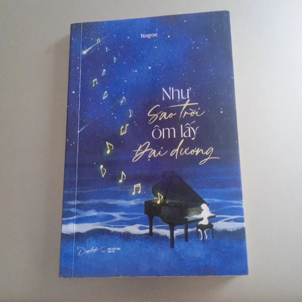 Như sao trời ôm lấy đại dương