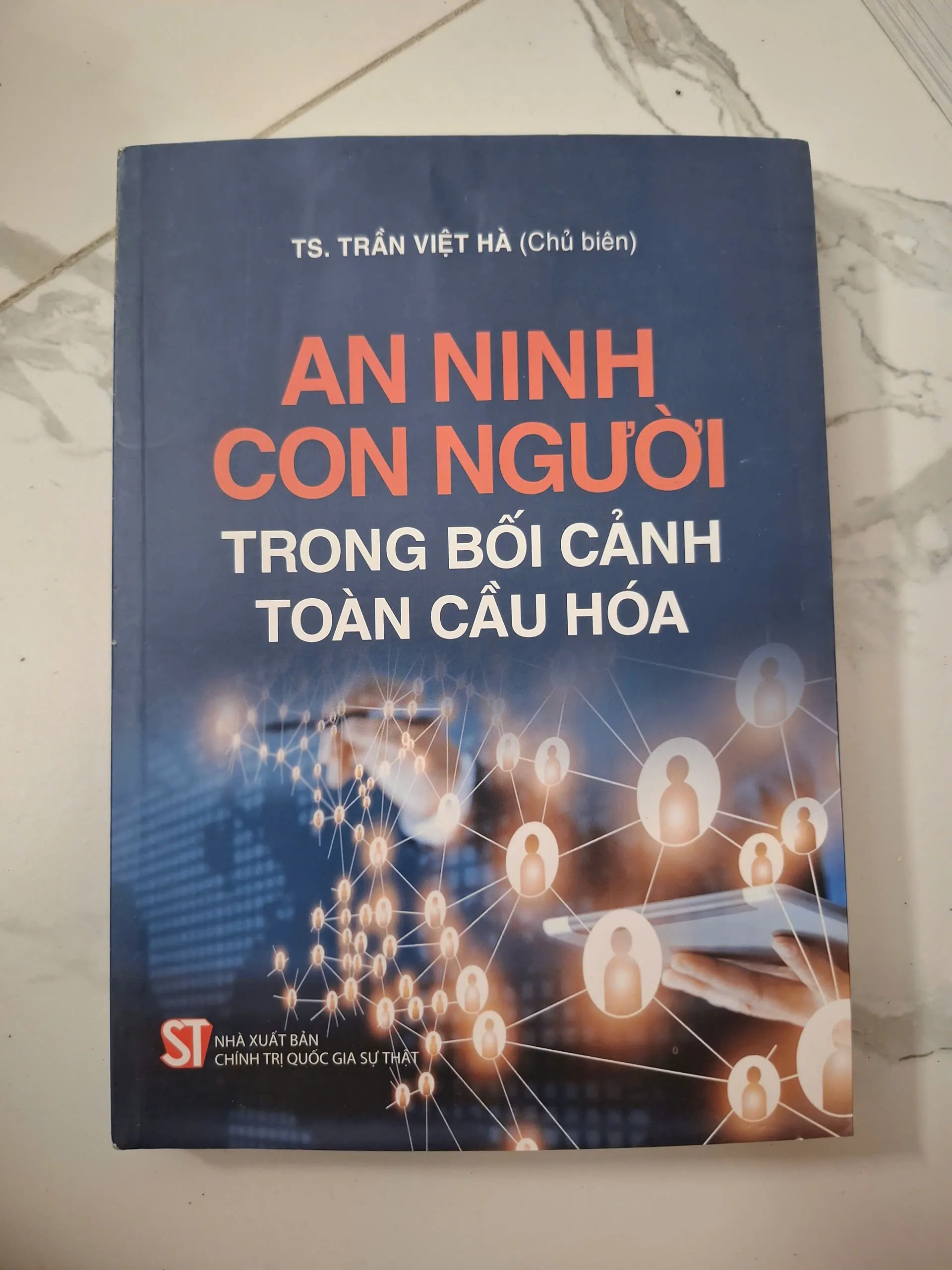 An ninh con người trong bối cảnh toàn cầu hóa - TS. Trần Việt Hà (chủ biên)