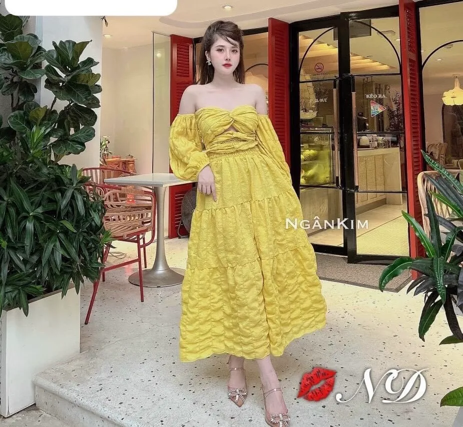 Váy nữ maxi cổ tim dáng dài xếp ly màu vàng tươi