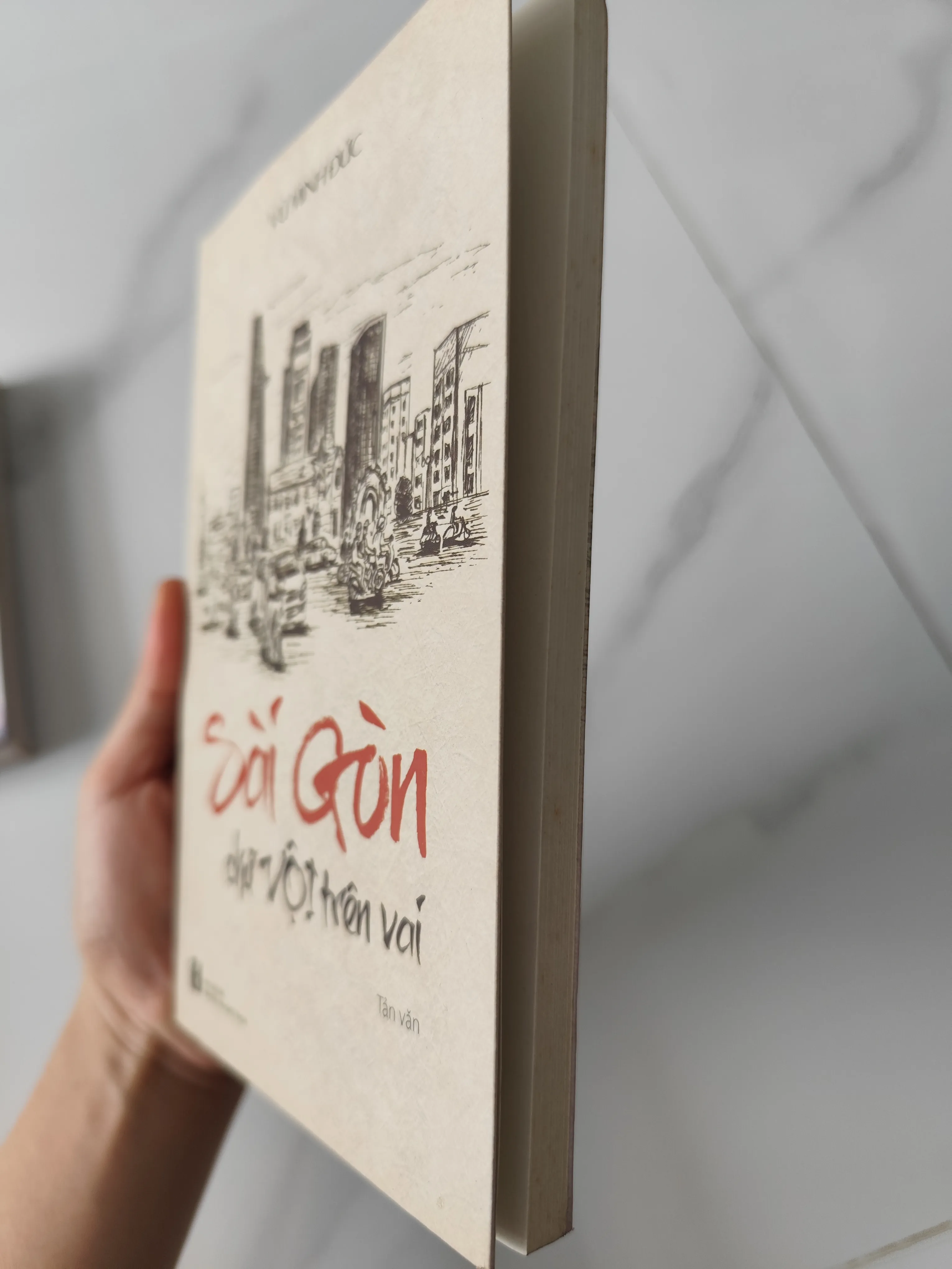 Sài Gòn chữ vội trên vai- Tản Văn 559499