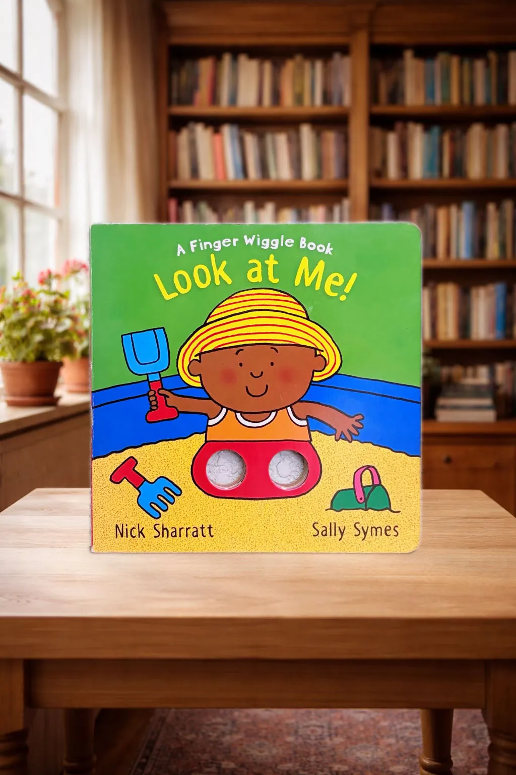 Board book tương tác - Look at me