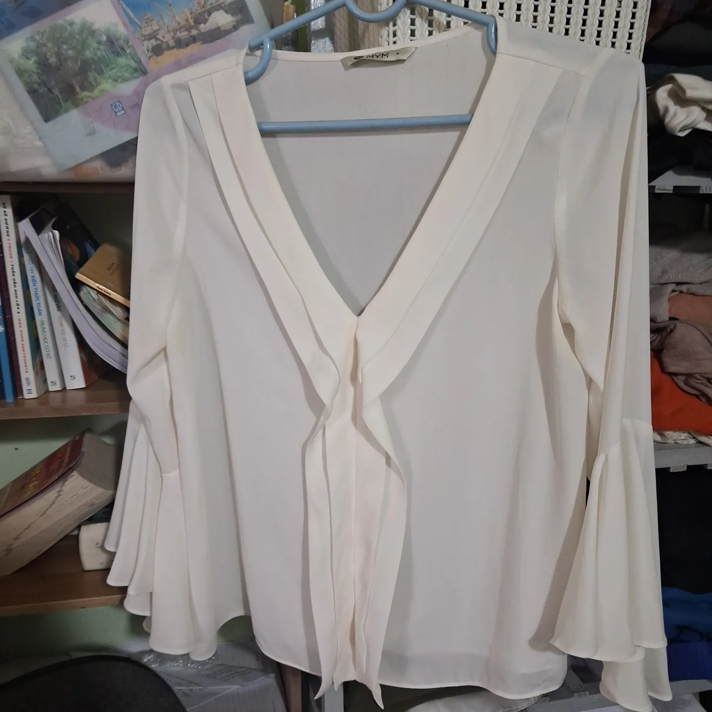 Áo kiểu nữ size M màu trắng