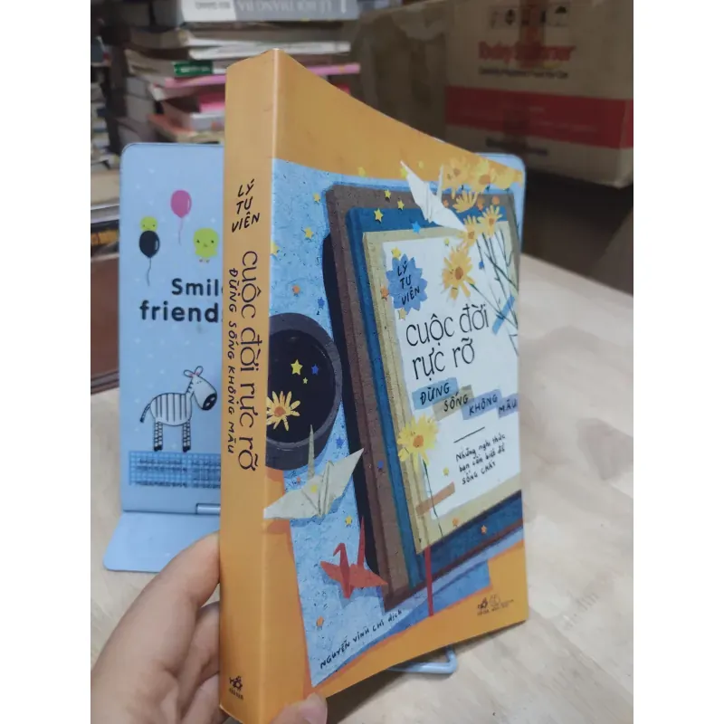 Sách: Cuộc đời rực rỡ, đừng sống không màu - TG: Lý Tư Viên (B3)