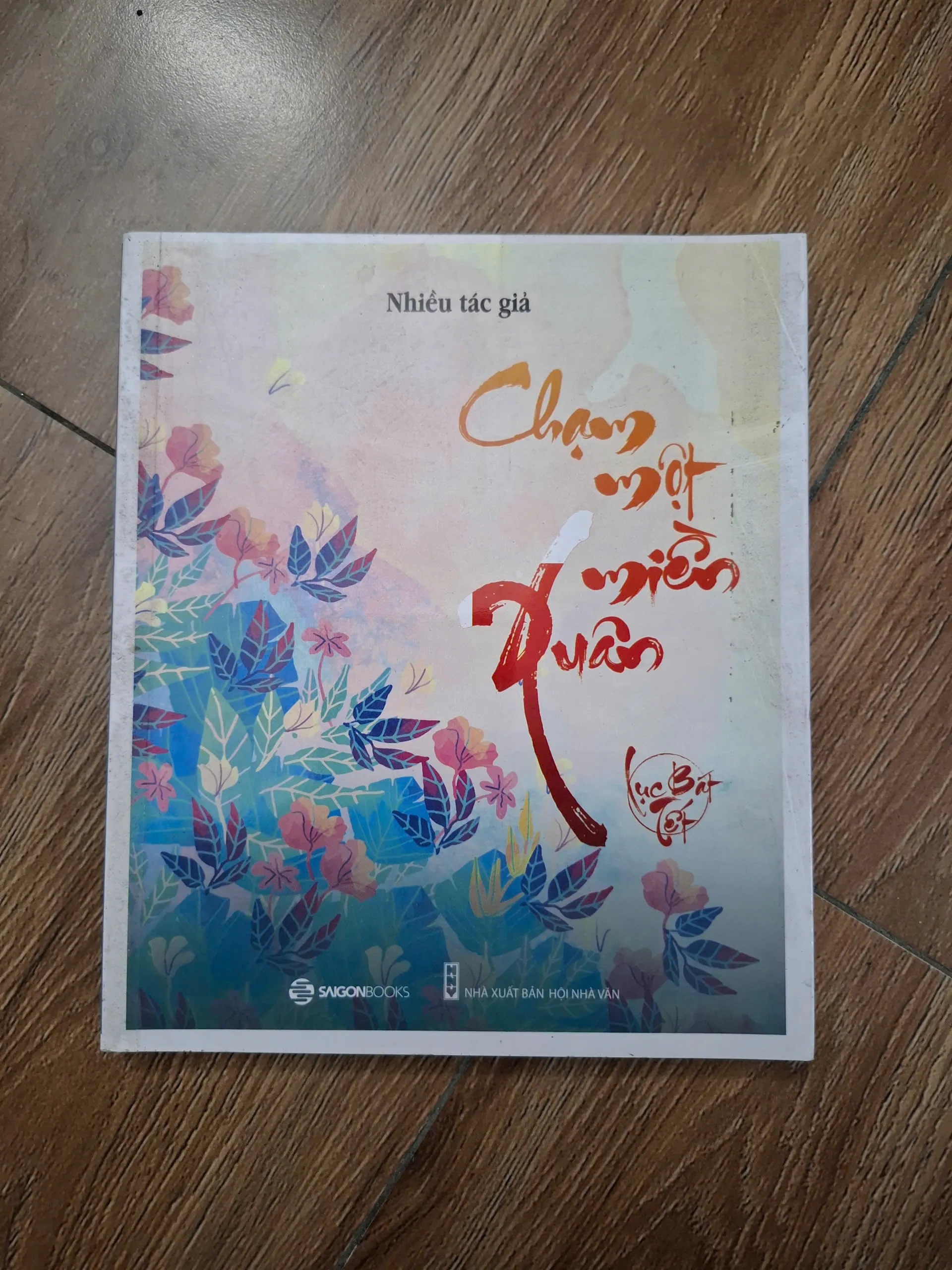 Chạm một miền Xuân - Nhiều tác giả - Tập văn / Tản văn