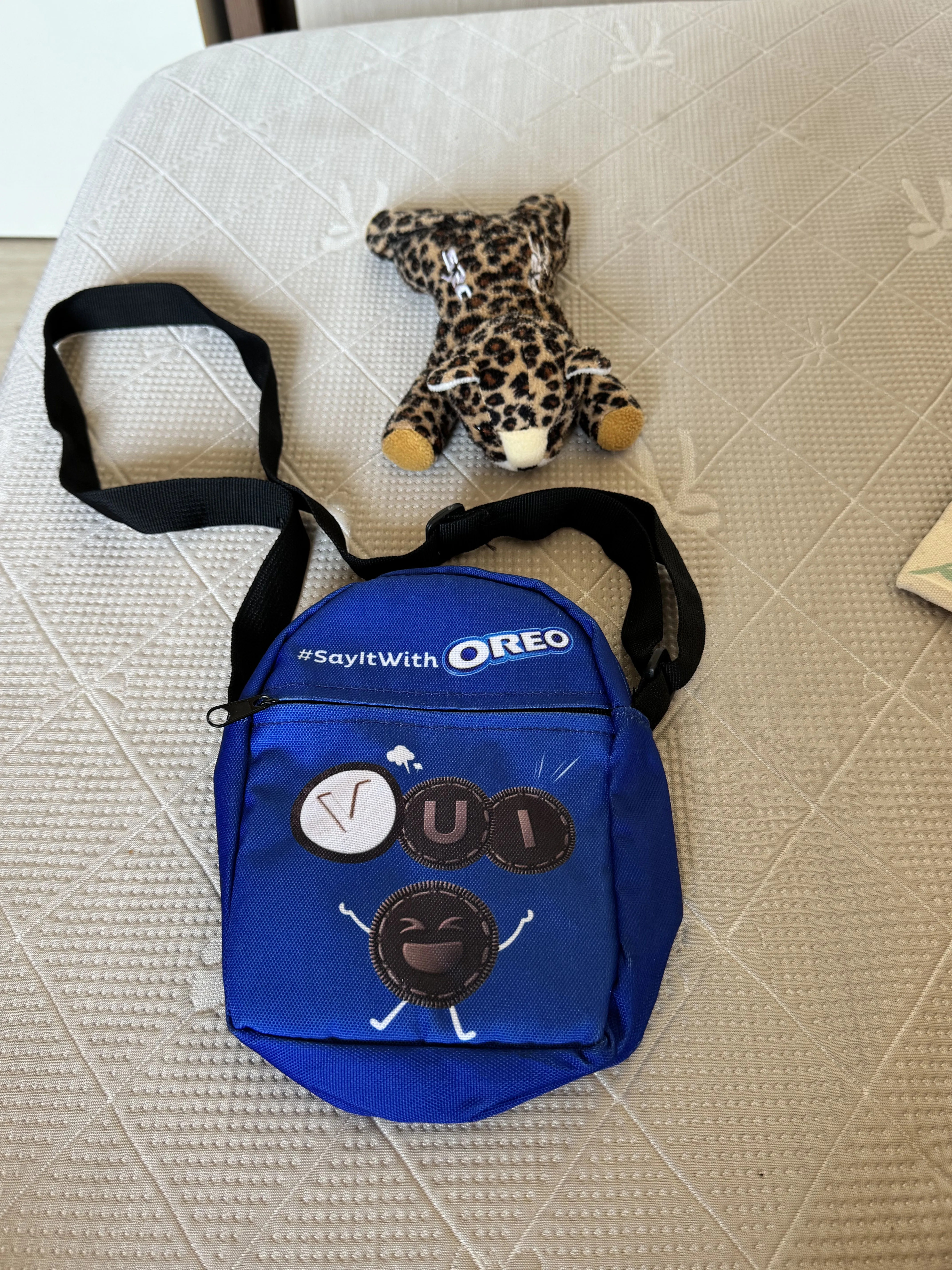 Cho tặng đồ trẻ em người lớn 1008438