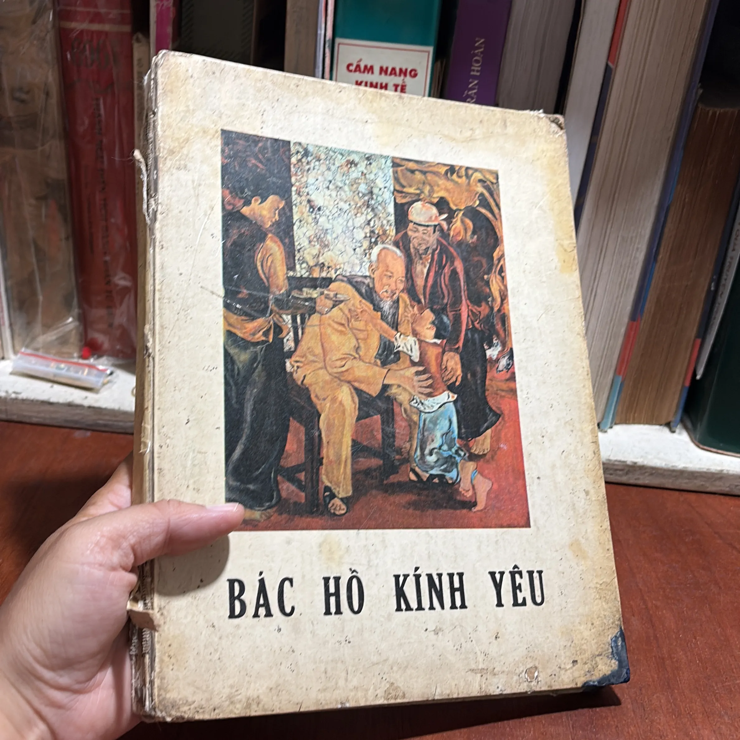 [Sách Liên Xô, Bìa Cứng] - II Sách Lịch Sử: Bác Hồ Kính Yêu - 1980