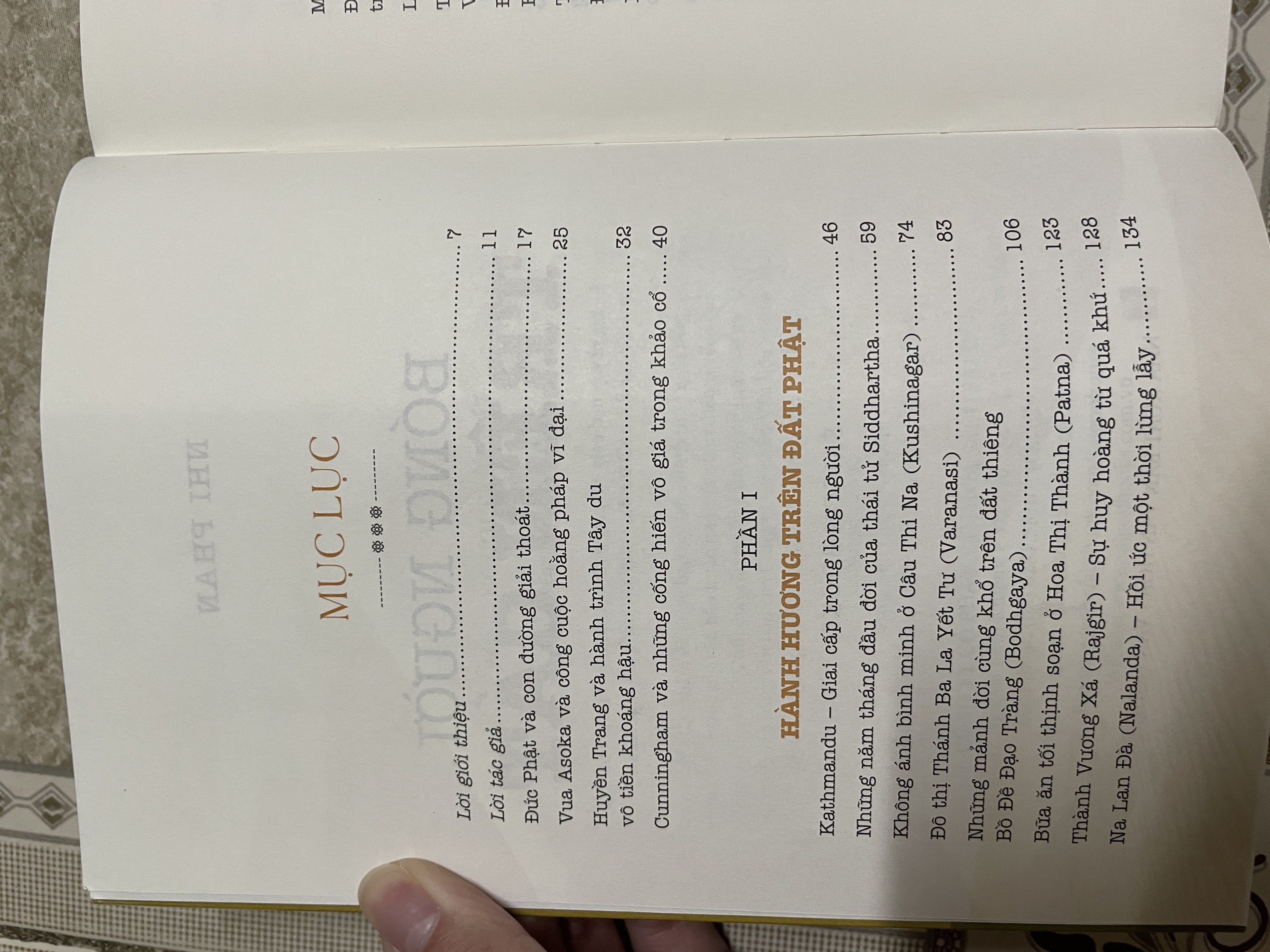 Sách bóng người trên cát 181620