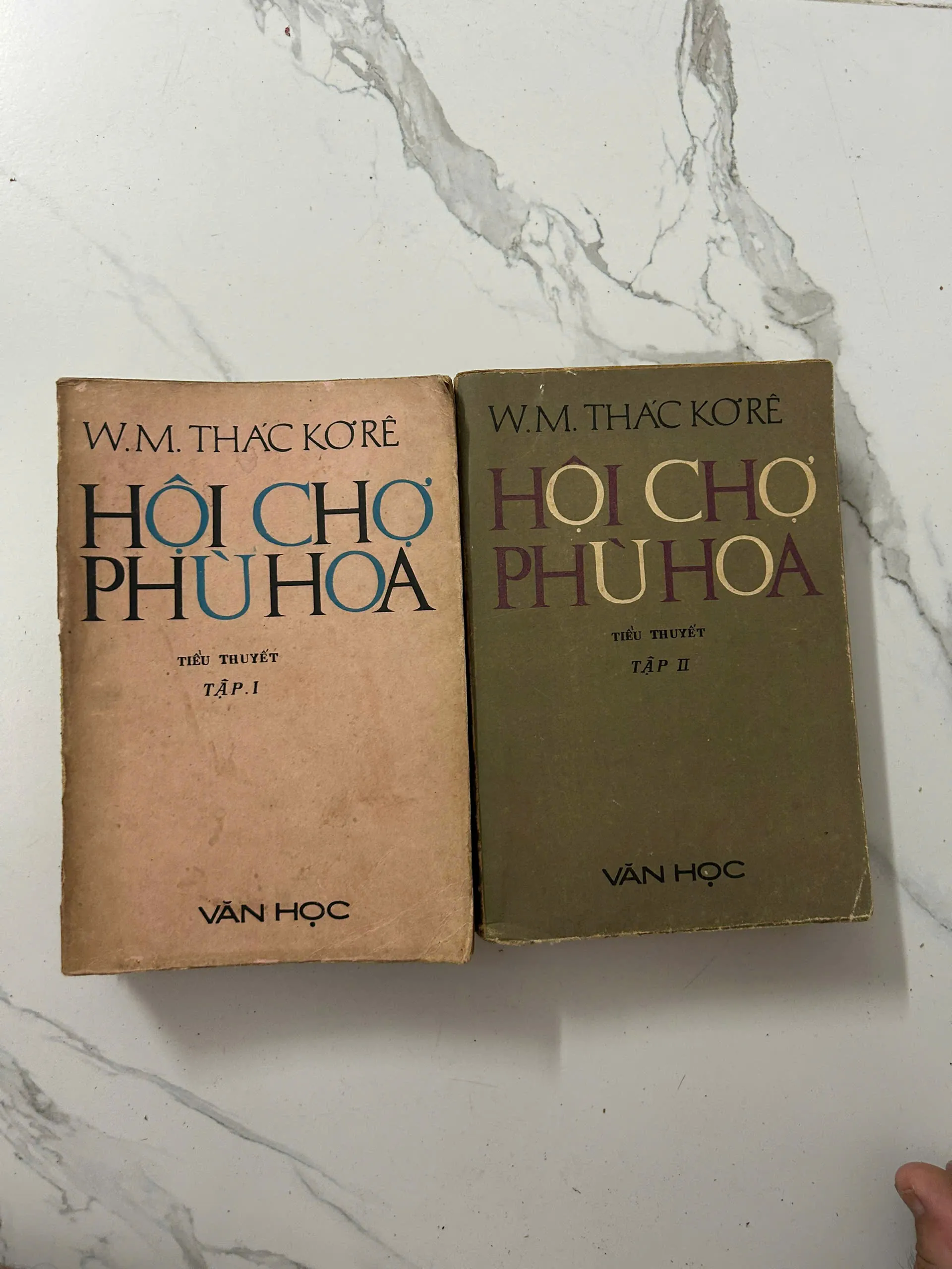 Hội Chợ Phù Hoa (bộ 2 tập) nxb VĂN HỌC 1976 - William Makepeace Thackeray