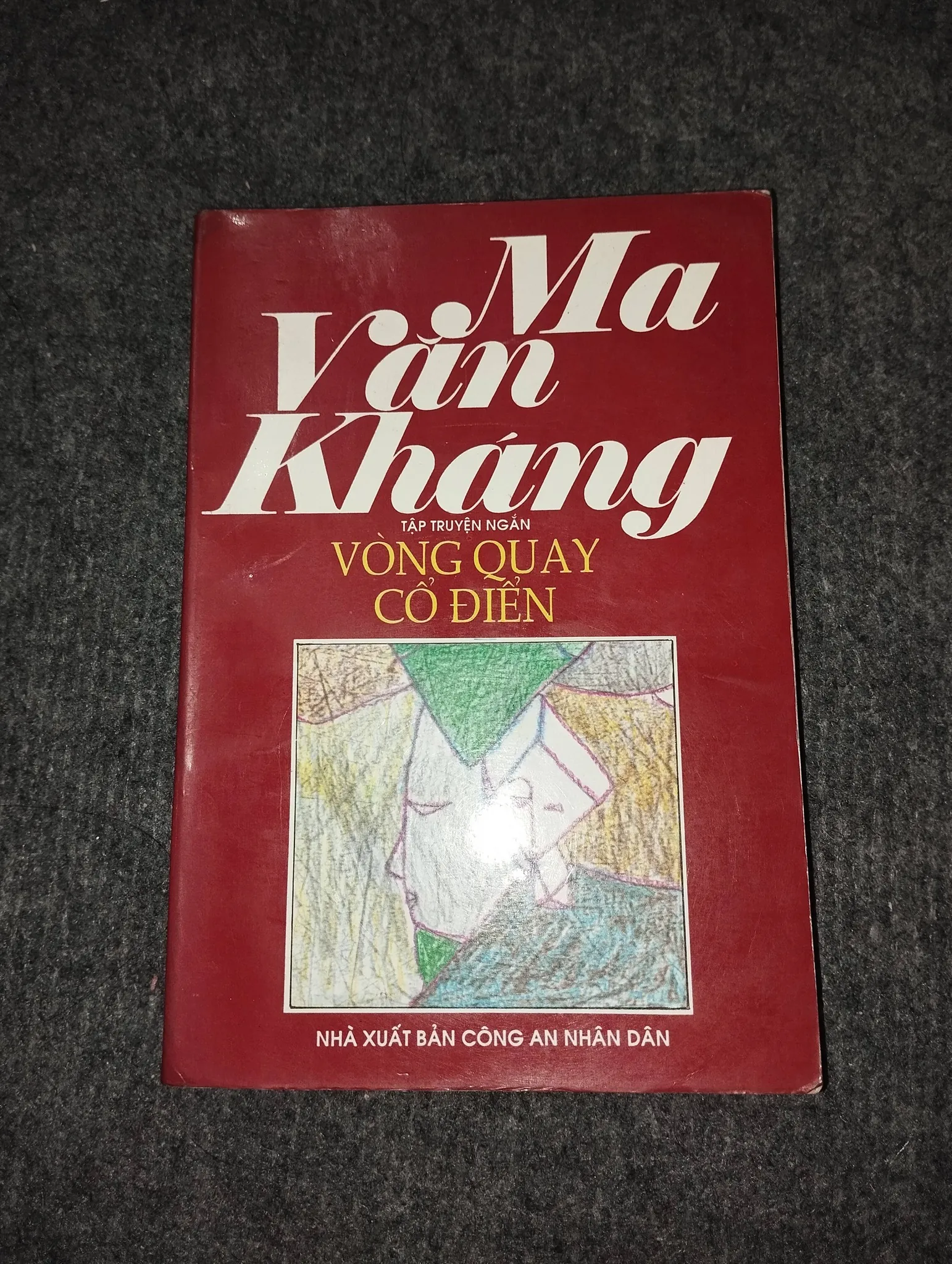 VÒNG QUAY CỔ ĐIỂN. TẬP TRUYỆN NGẮN MA VĂN KHÁNG