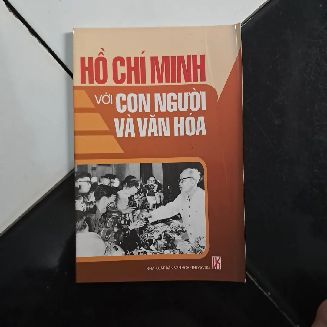 Hồ Chí Minh với con ngươic và văn hóa