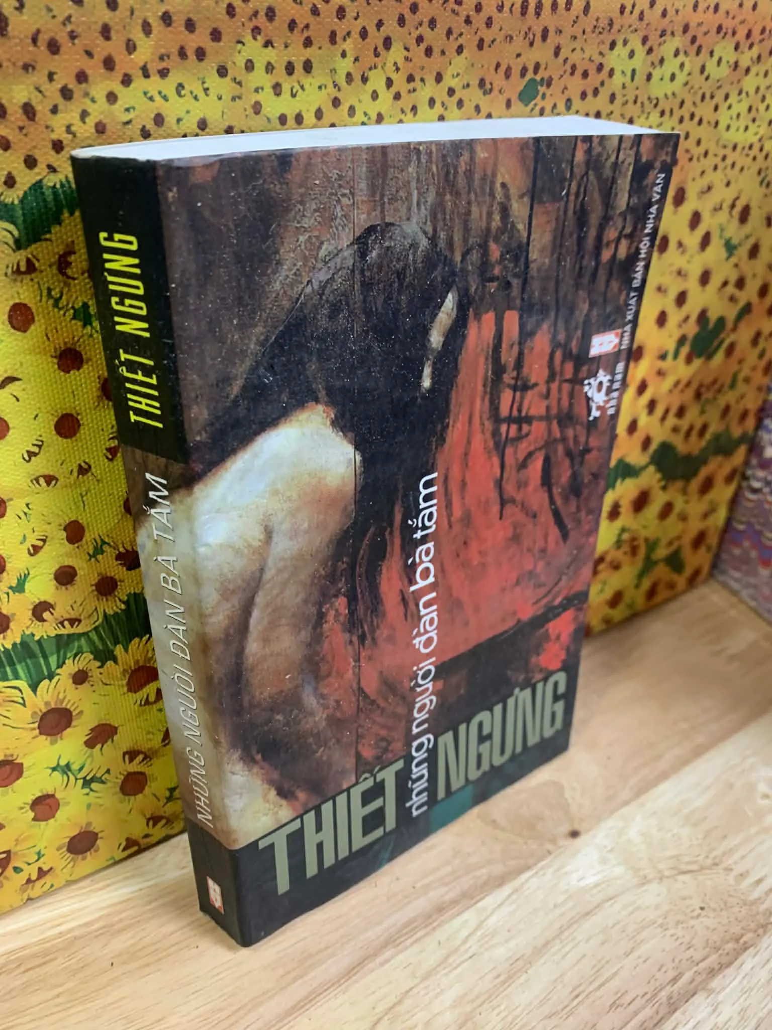 Sách tặng KÈM cho khách CÓ ĐƠN (mỗi đơn có thể chọn 1 cuốn) - Người Đàn Bà Tắm