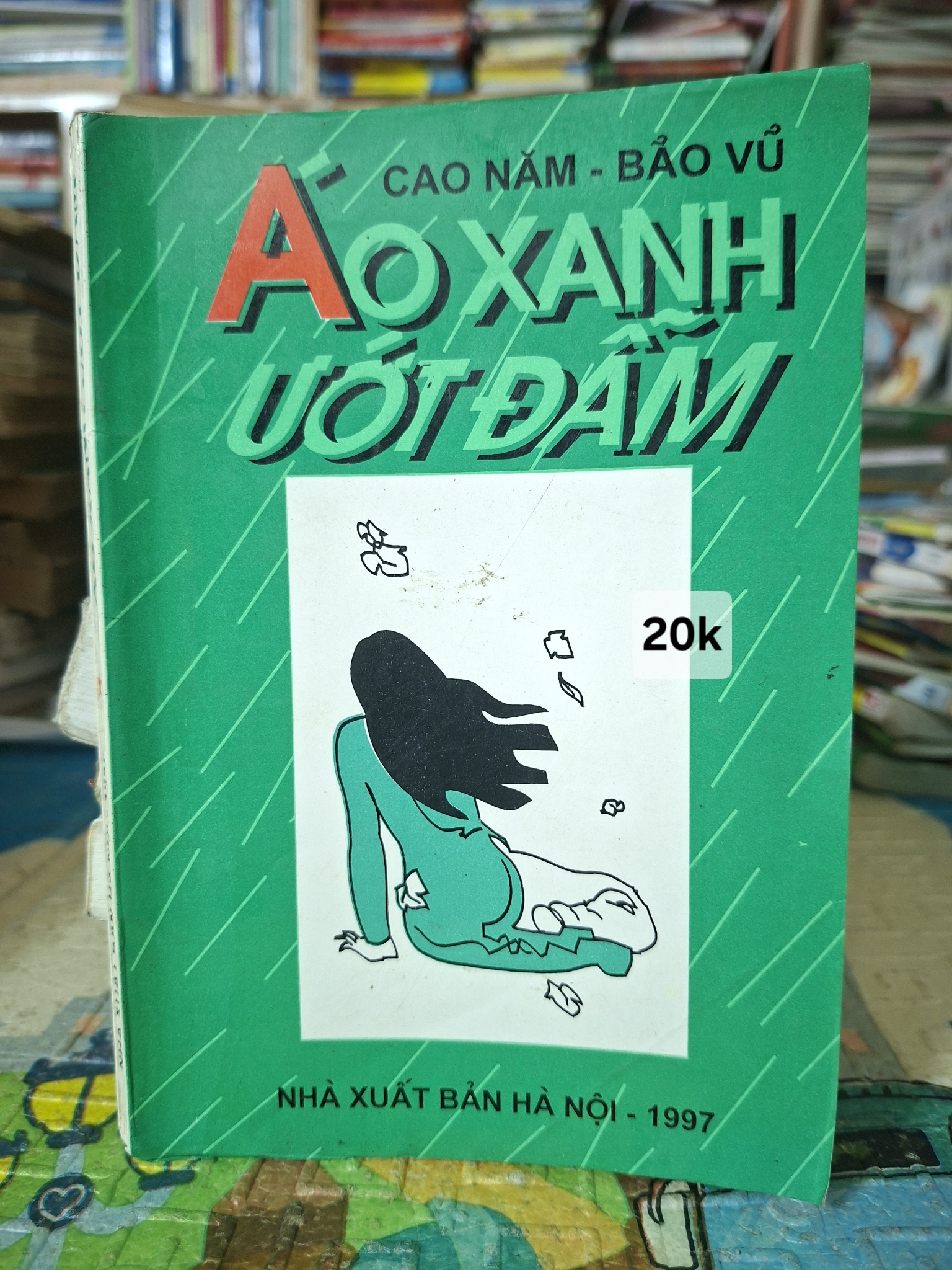 Áo xanh ướt đẫm