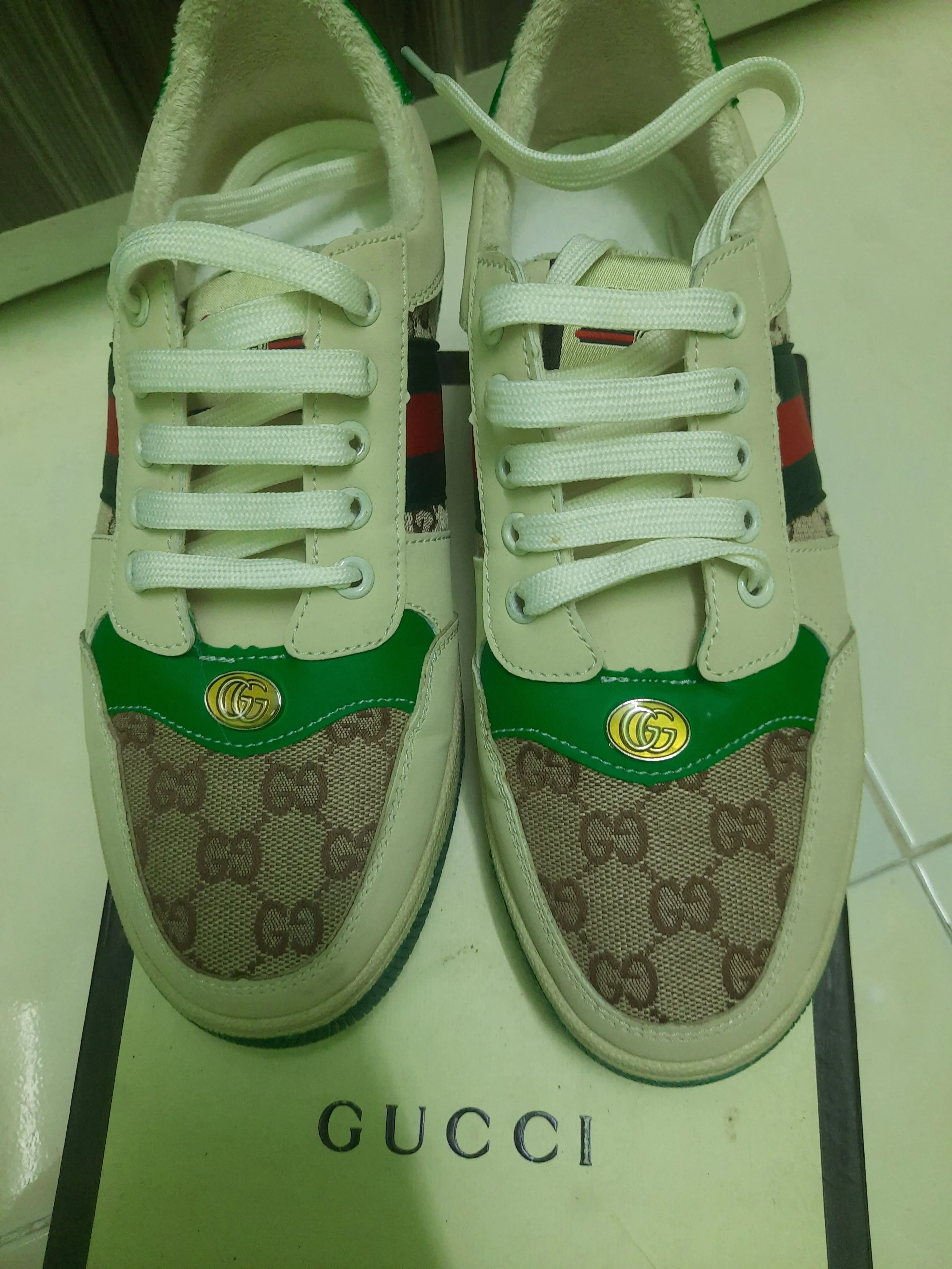 Giày thể thao Gucci đôi họa tiết logo chữ G màu kem đen xanh lá
