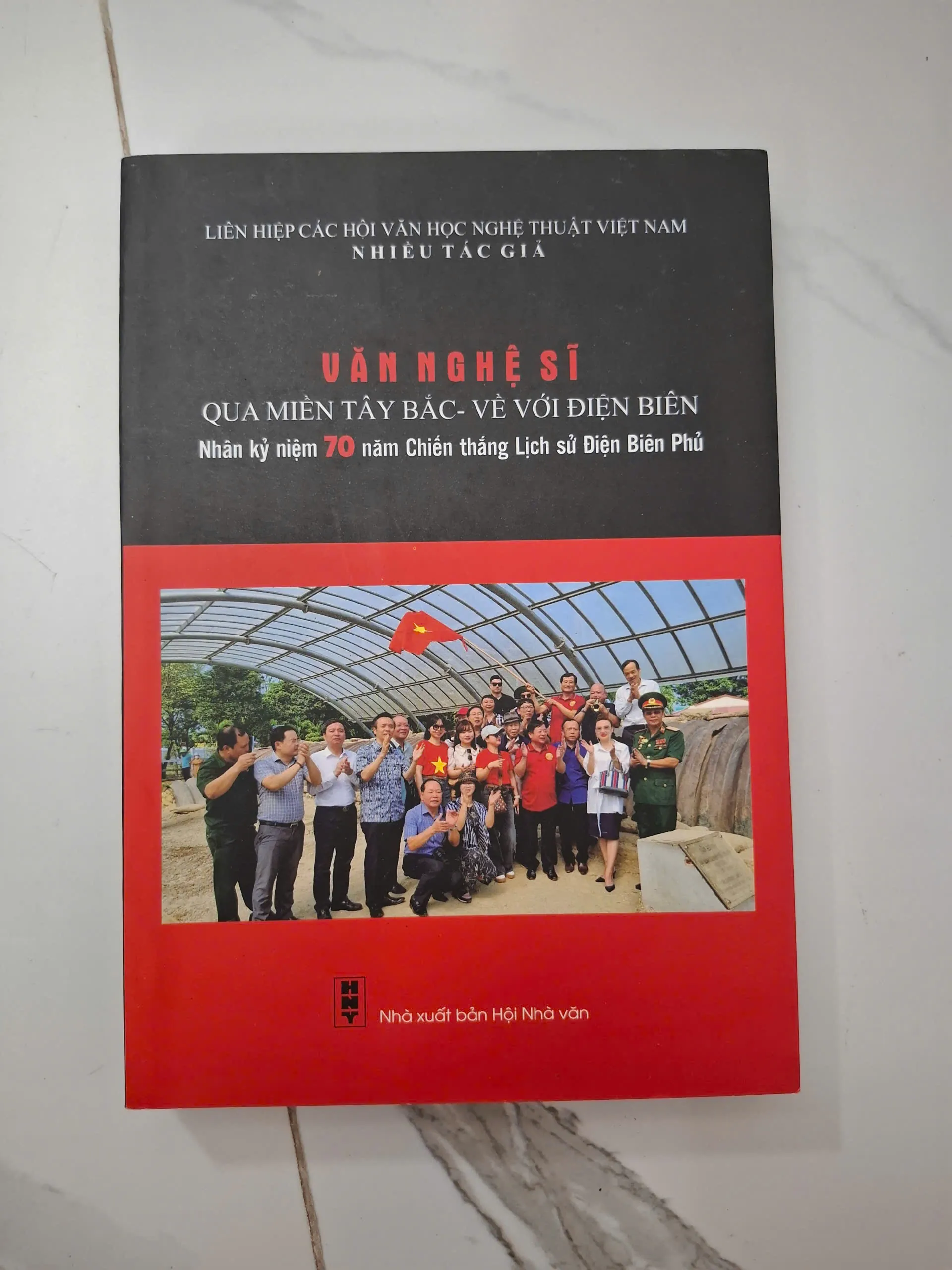 Văn nghệ sĩ qua miền Tây Bắc - Về với Điện Biên - Nhiều tác giả - Kỷ yếu / Văn học