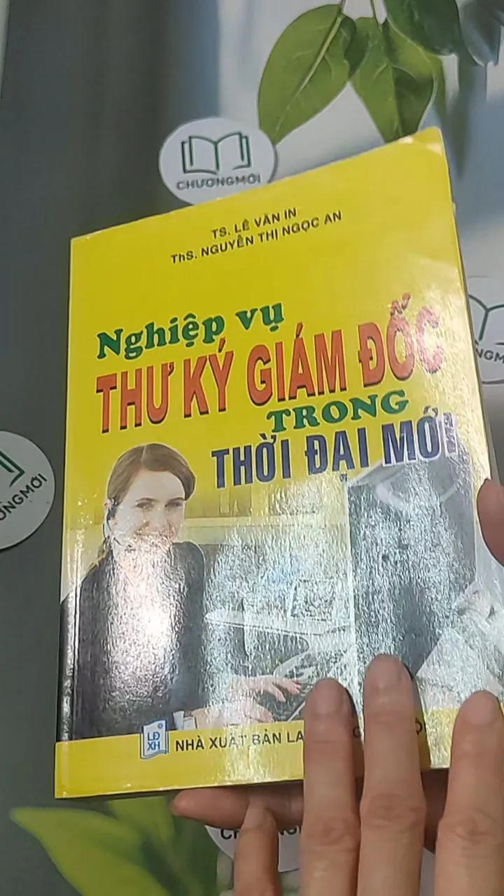 Nghiệp vụ thư ký giám đốc trong thời đại mới - TS Lê Văn In 688458