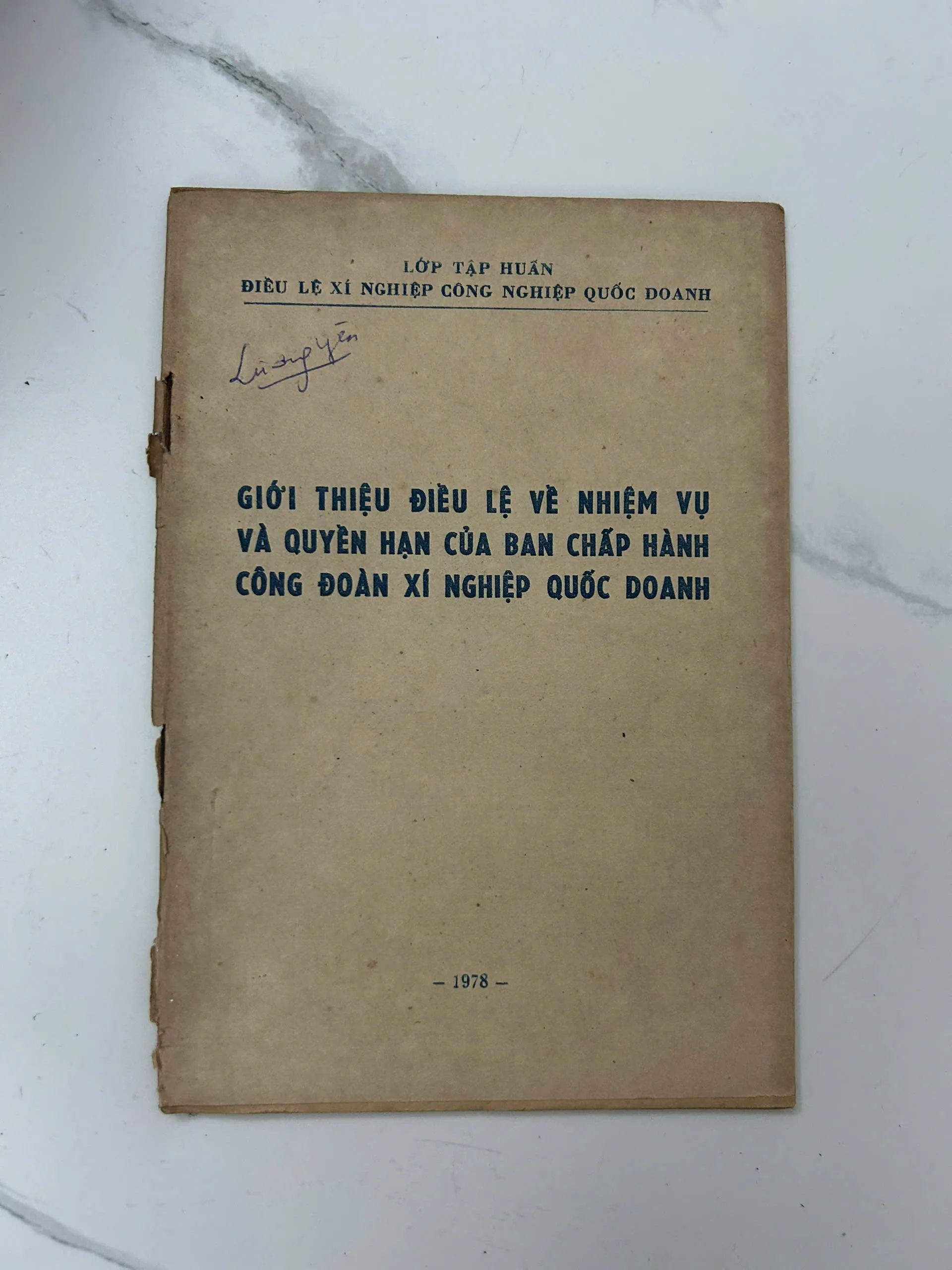 Giới thiệu điều lệ về nhiệm vụ và quyền hạn của Ban Chấp hành Công đoàn xí nghiệp