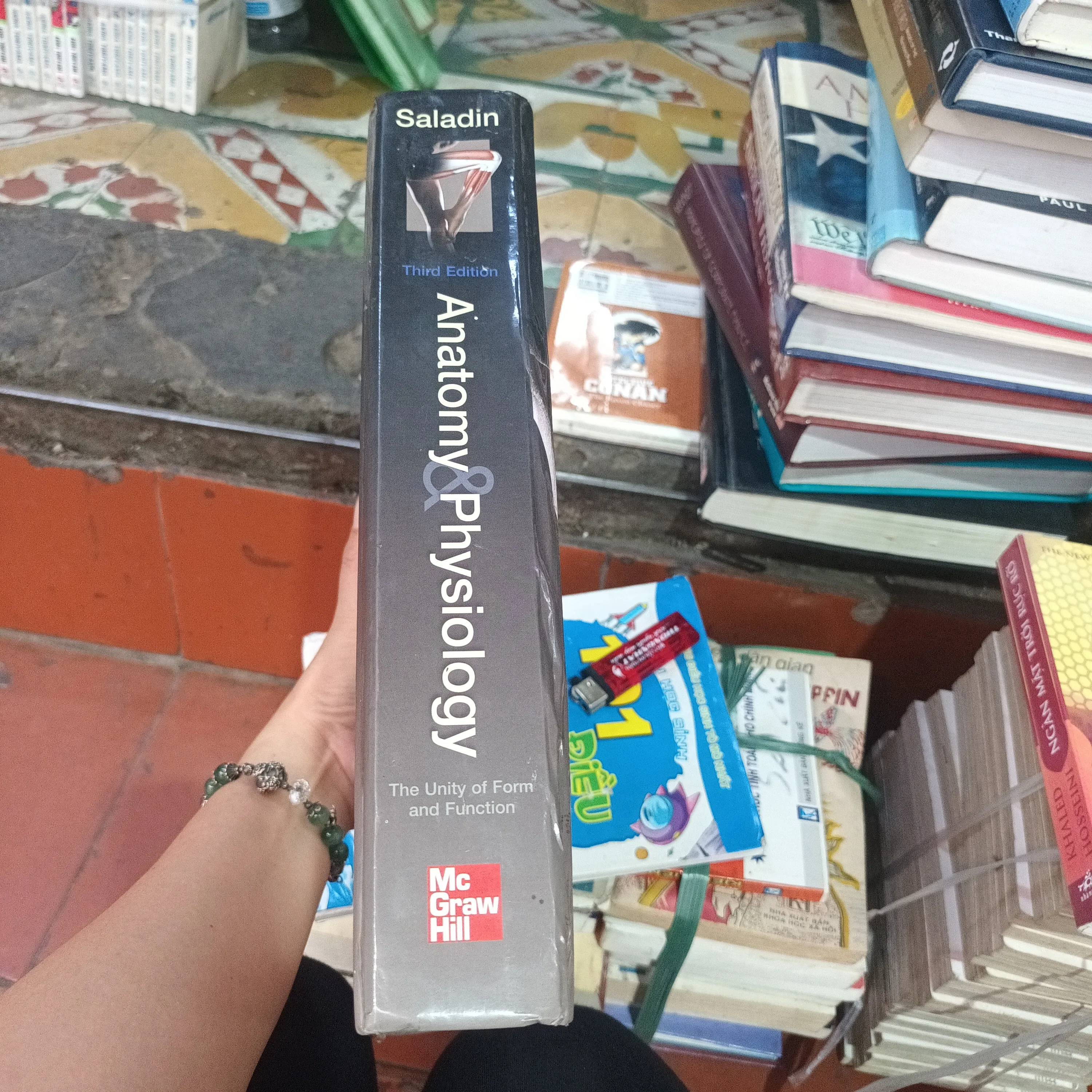 ANATOMY & PHYSIOLOGY - Kenneth S.Saladin 1001349