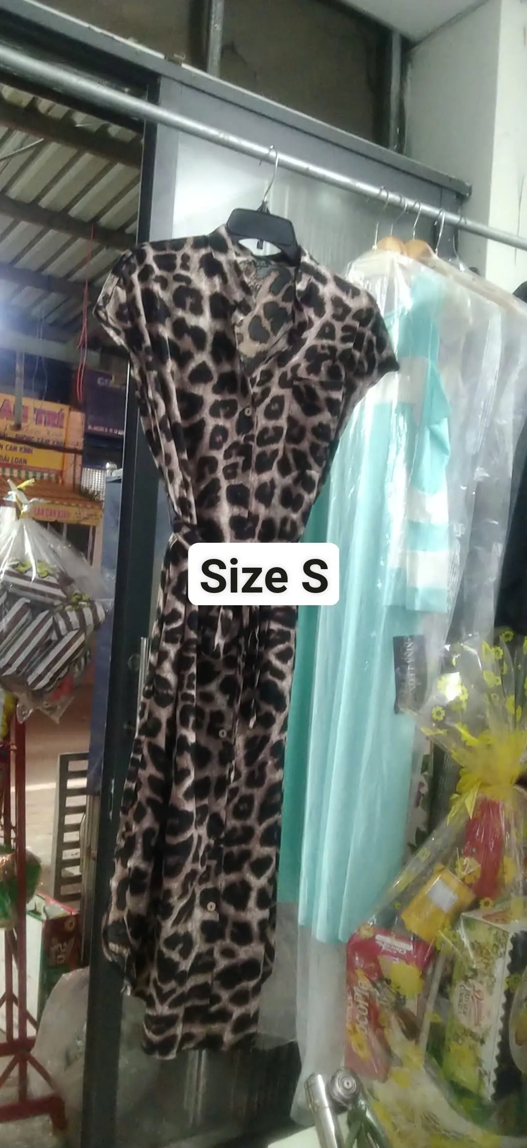 Đầm sơmi màu da beo size 6