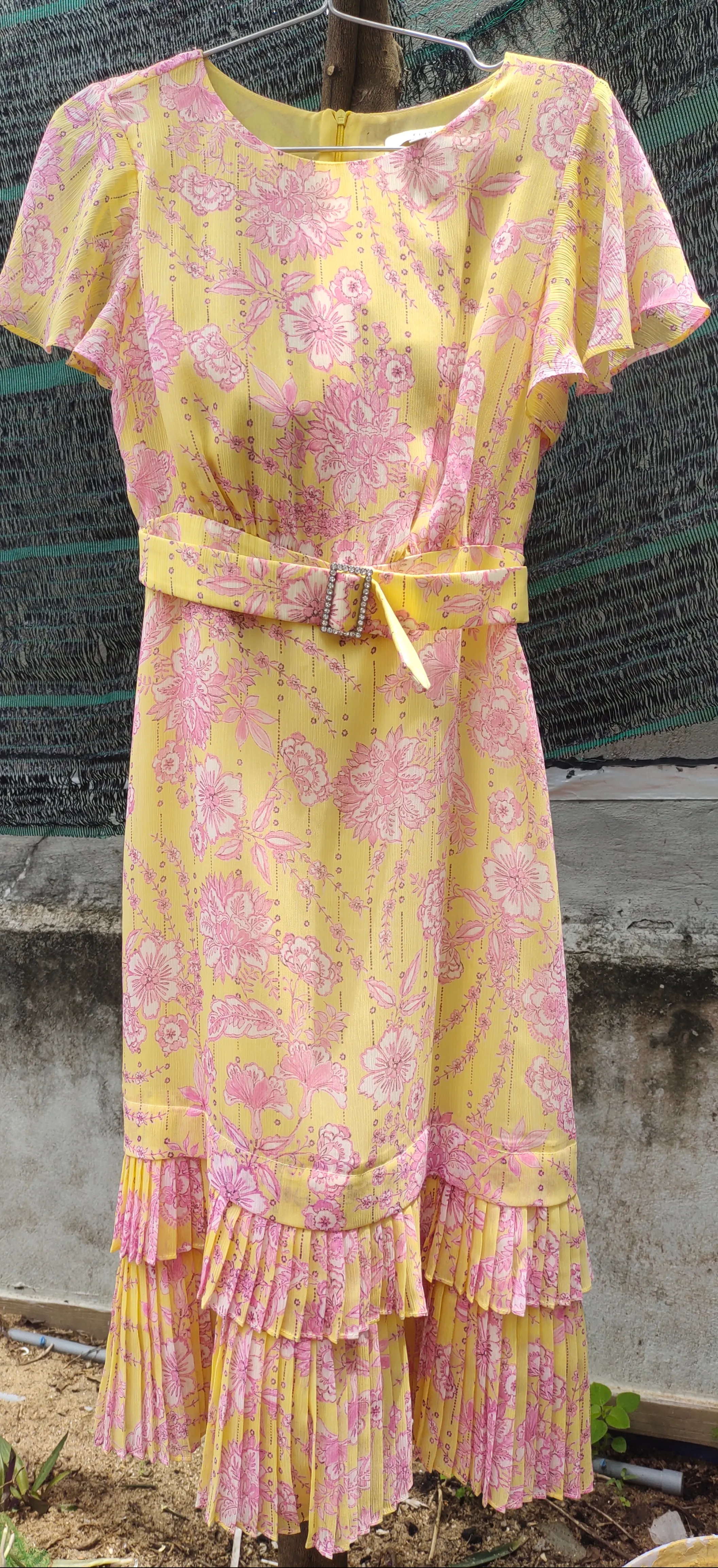 Elise- size M- mặc 1 lần - đầm hoa đang trend