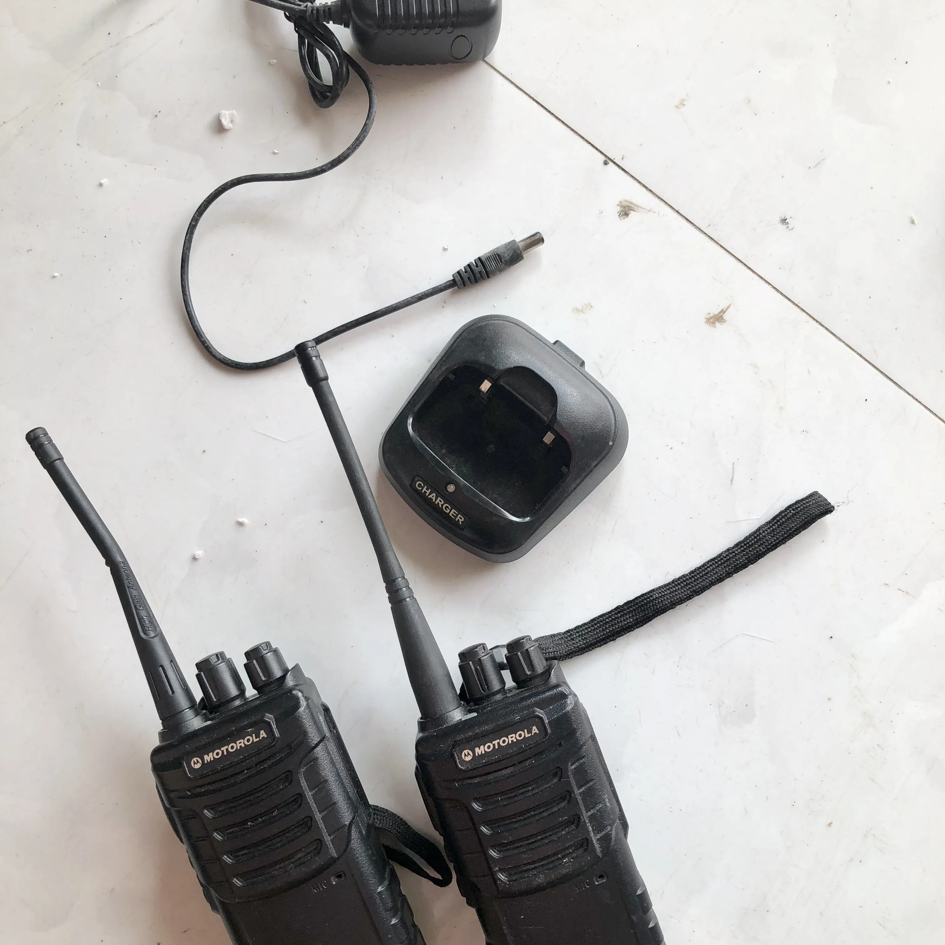 Máy bộ đàm cầm tay Motorola có sạc