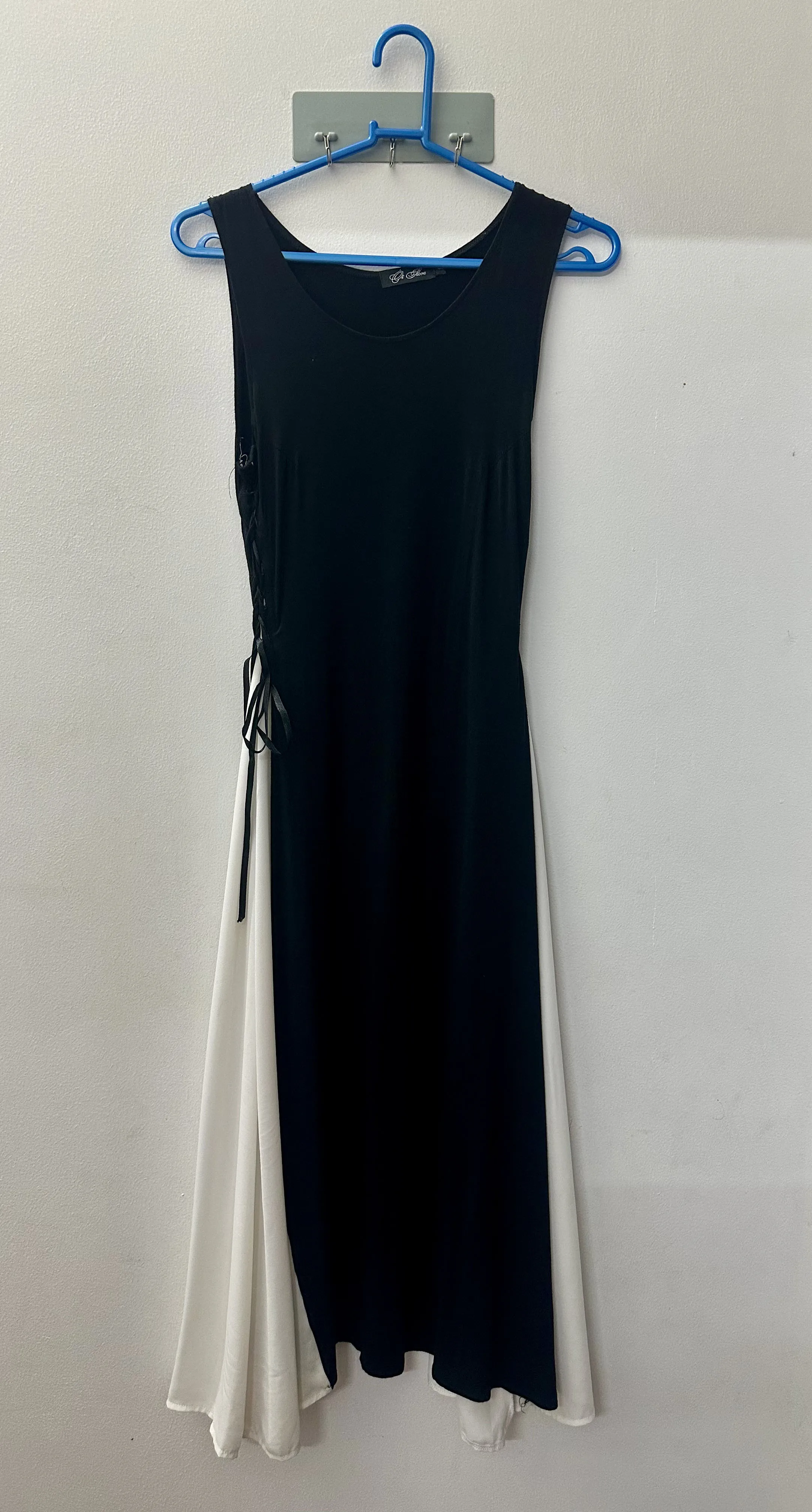 Đầm thun đen dáng xòe 