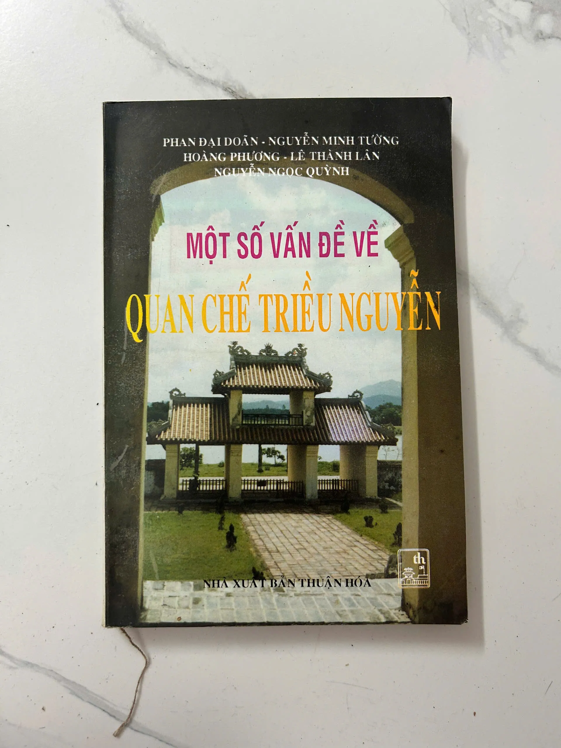 Một số vấn đề về Quan chế triều Nguyễn – Nhiều tác giả