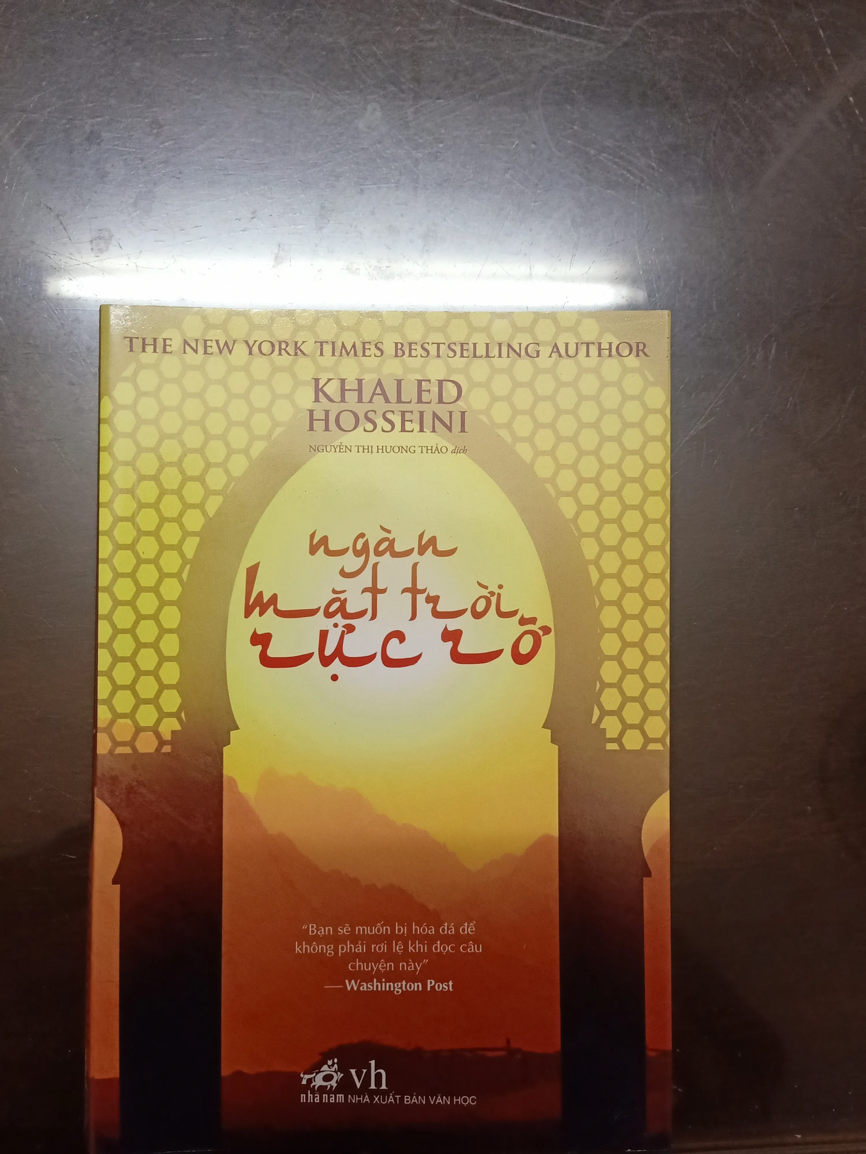 Ngàn mặt trời rực rỡ - Sách cũ