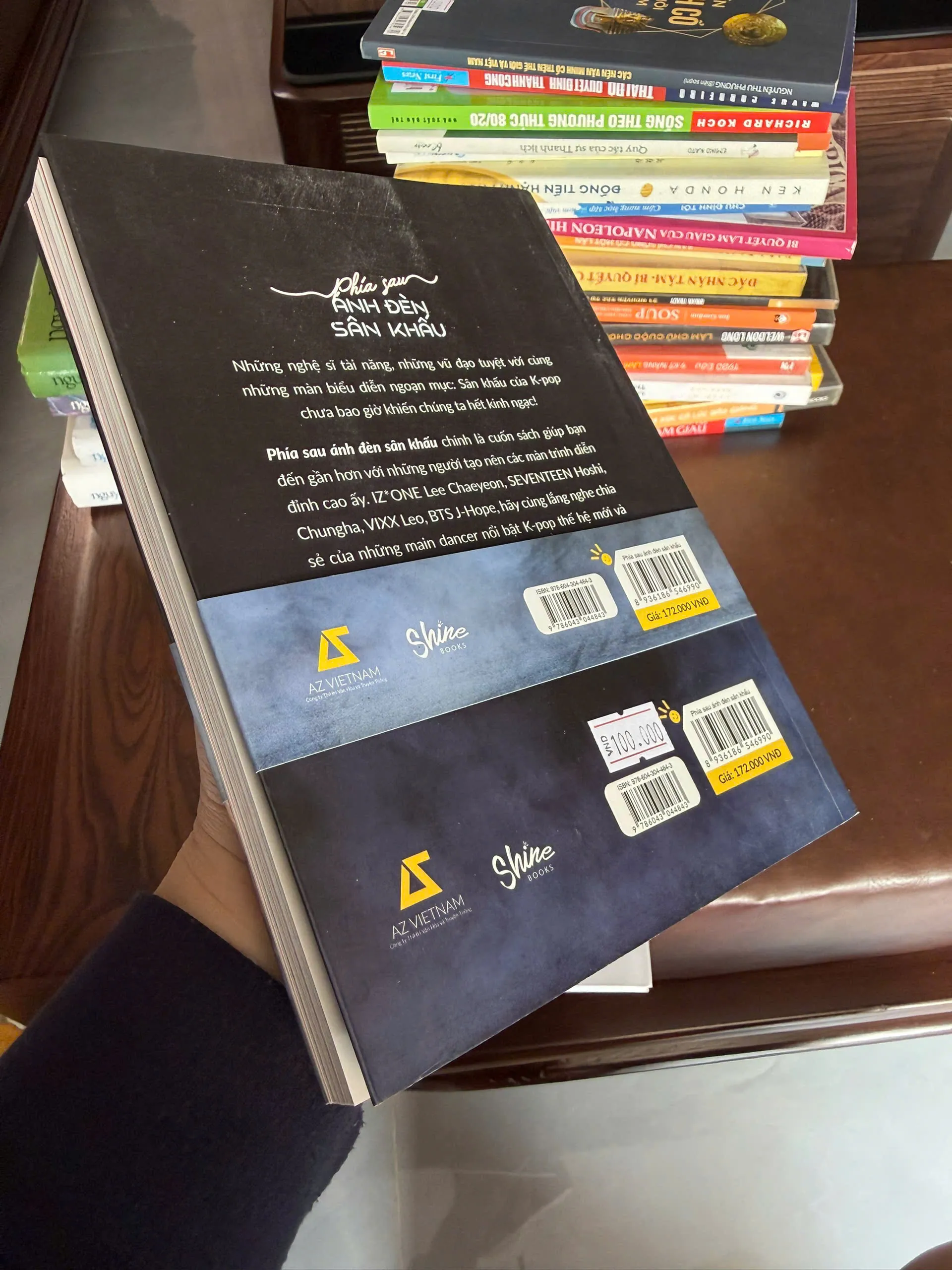 PHÍA SAU ÁNH ĐÈN SÂN KHẤU – Park Hee A- K3 1001323