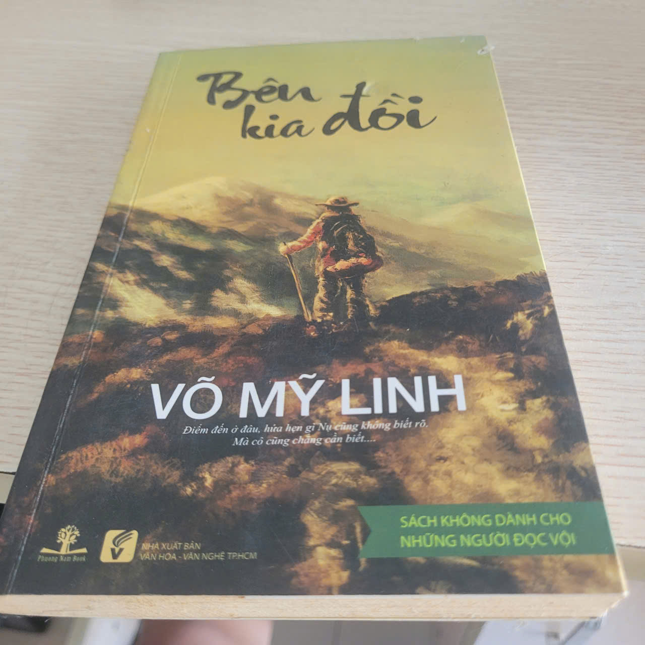 Bên kia đồi	Võ Mỹ Linh