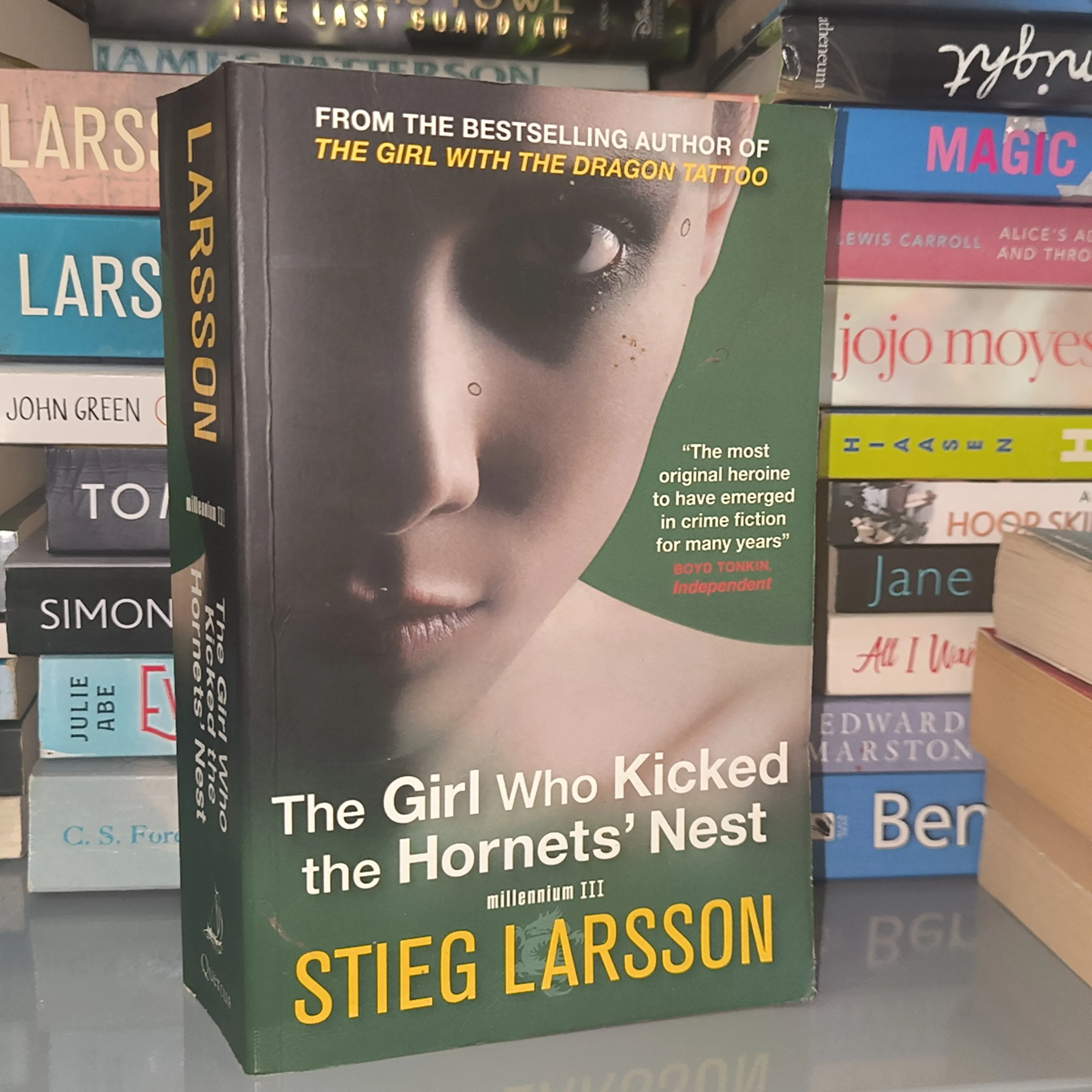 Ngoại văn cũ giá rẻ The girl who kicked the hornets' nest 