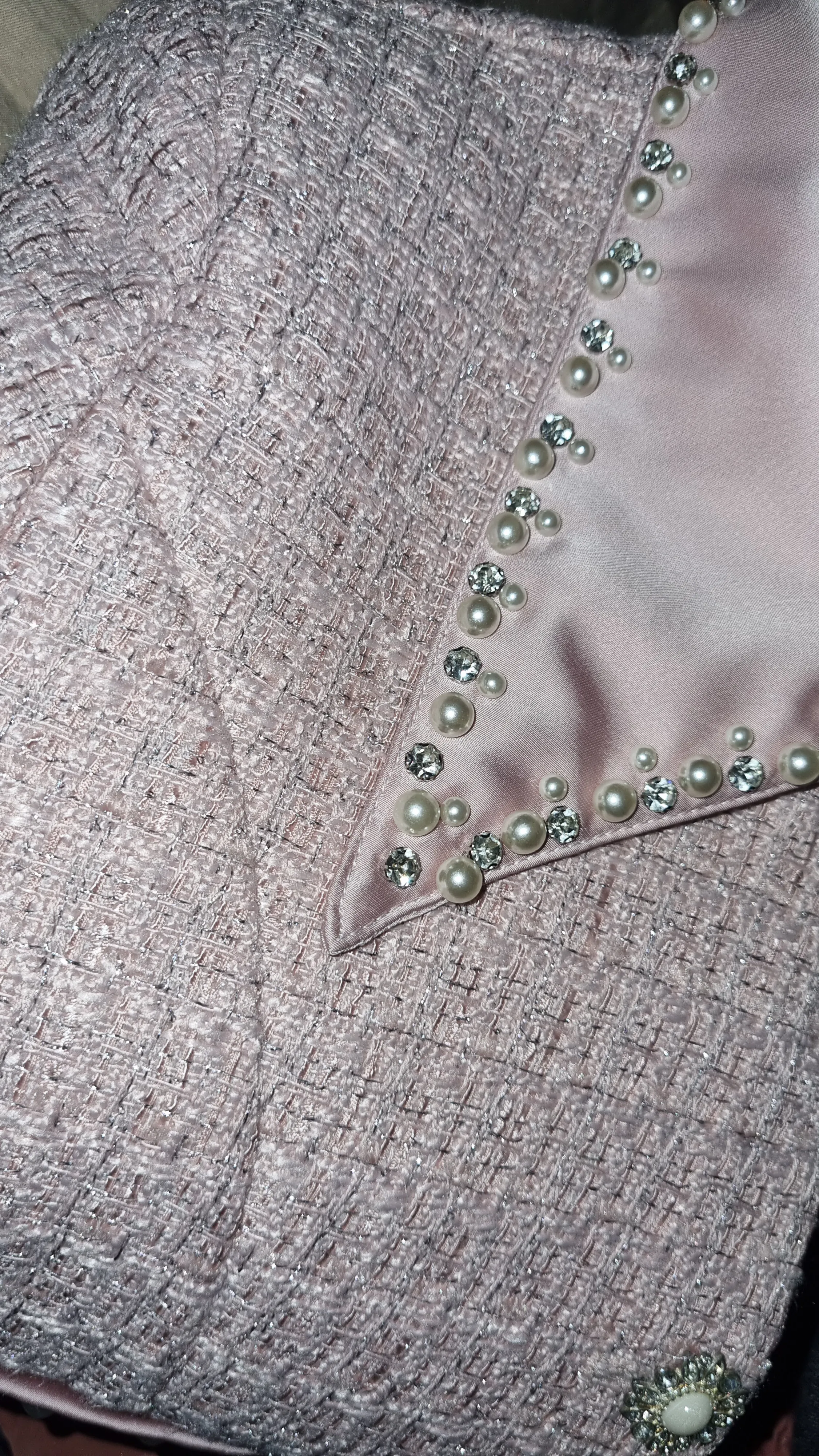 Set dạ tweed nữ phối đính ngọc trai, tông màu hồng nhạt, phong cách nữ tính 745637