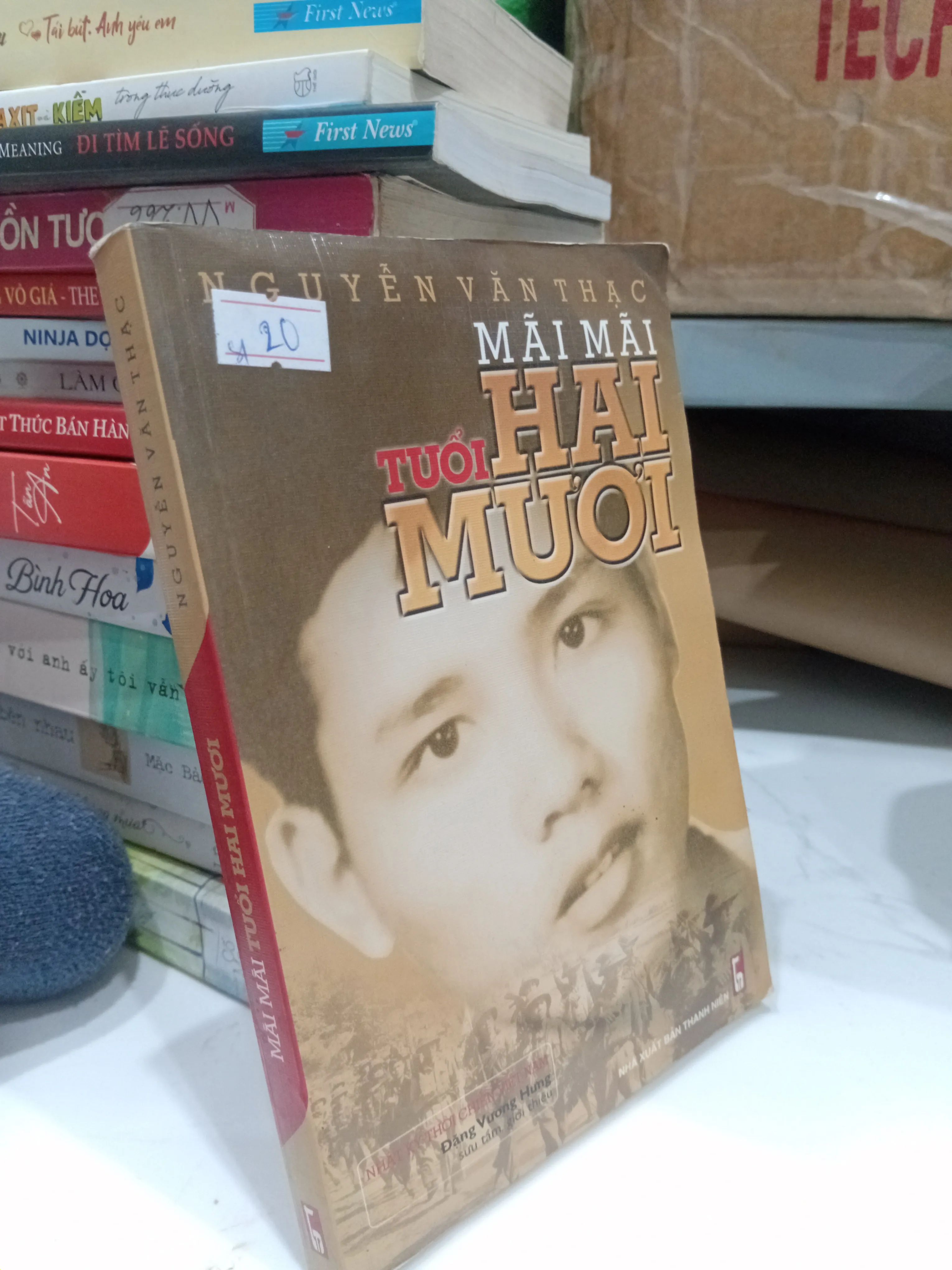 Sách Mãi mãi tuổi 20