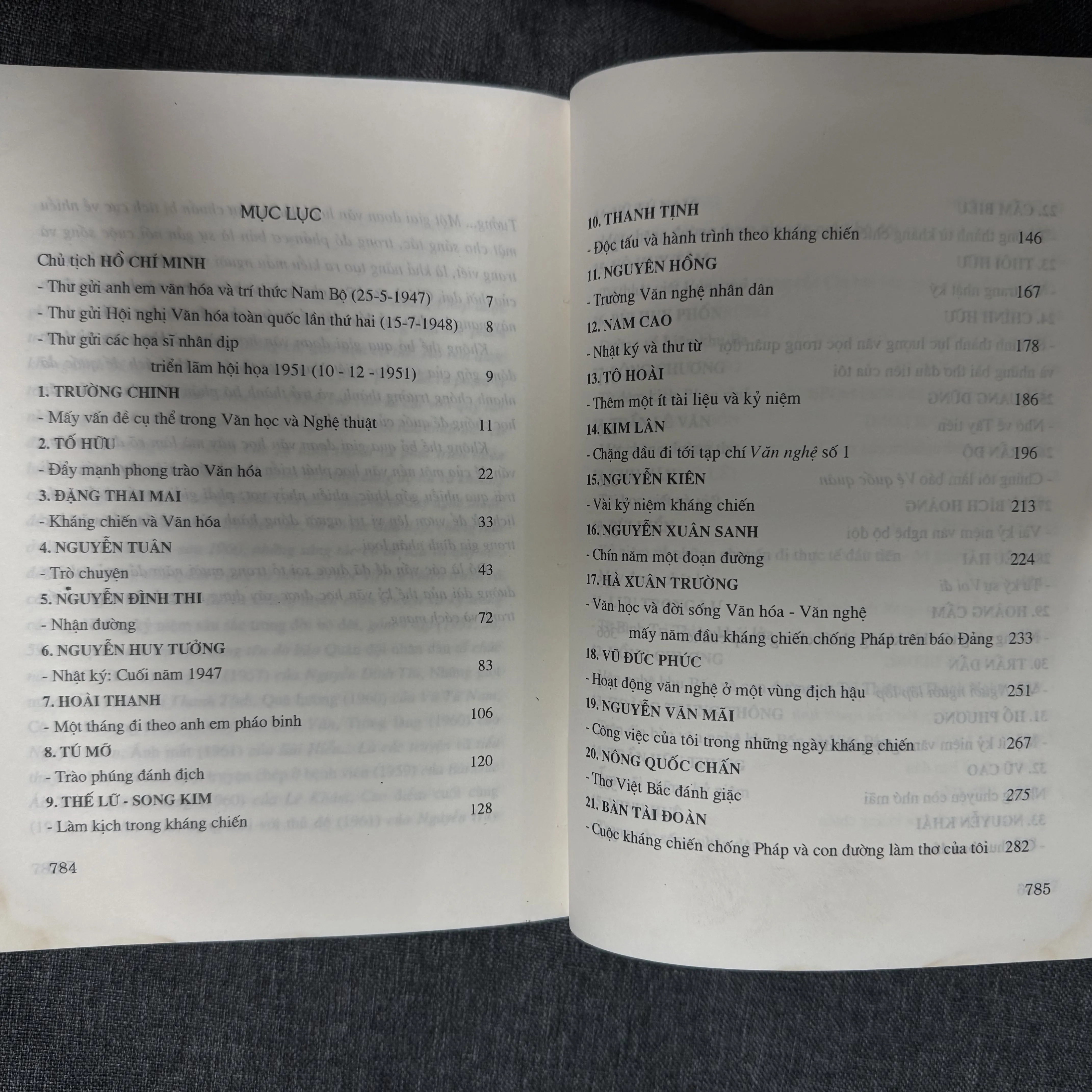 Cách mạng kháng chiến và đời sống văn học 1945-1954 754590