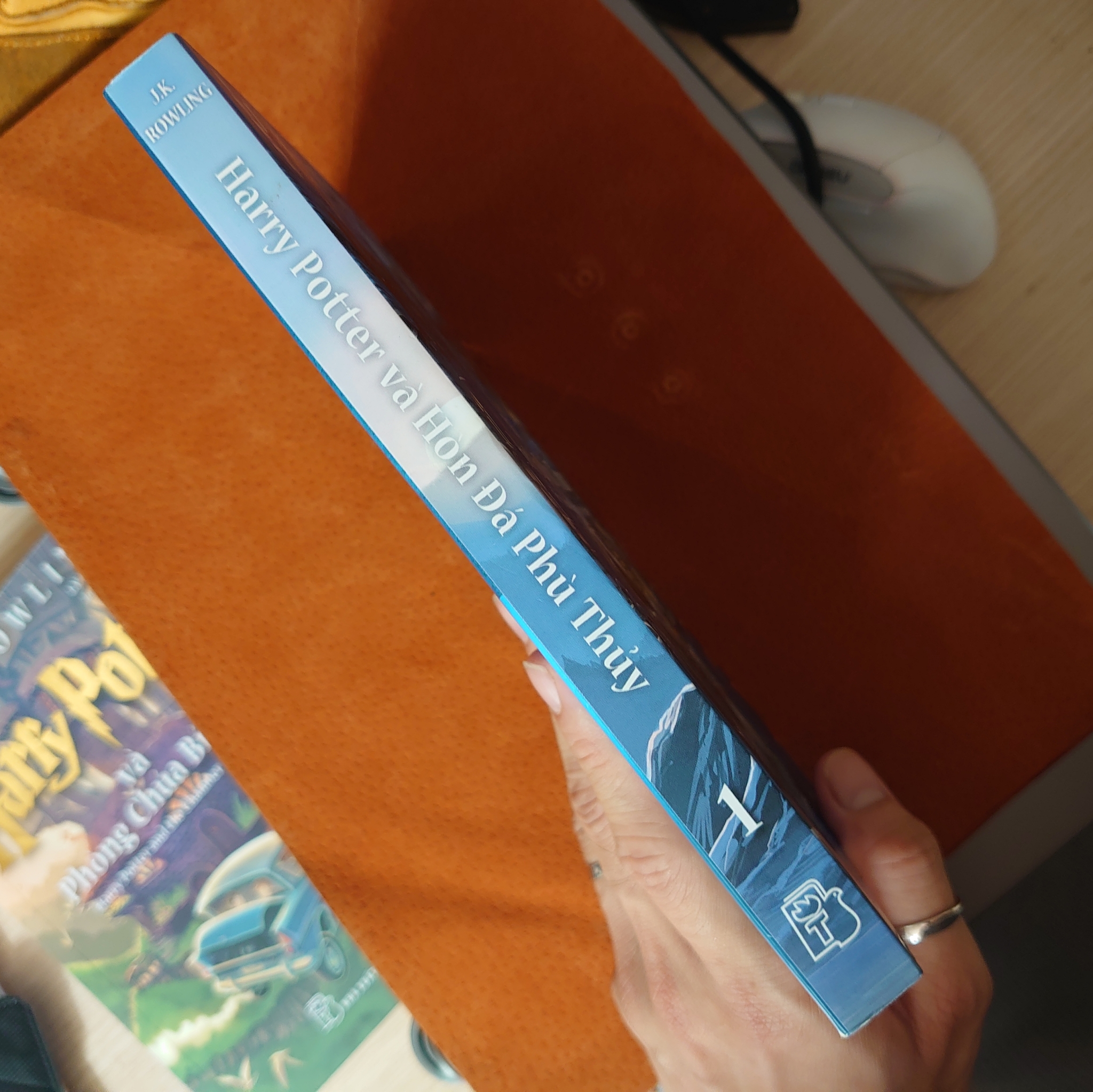 Harry Potter tập 1 mới đọc 1 lần 493224