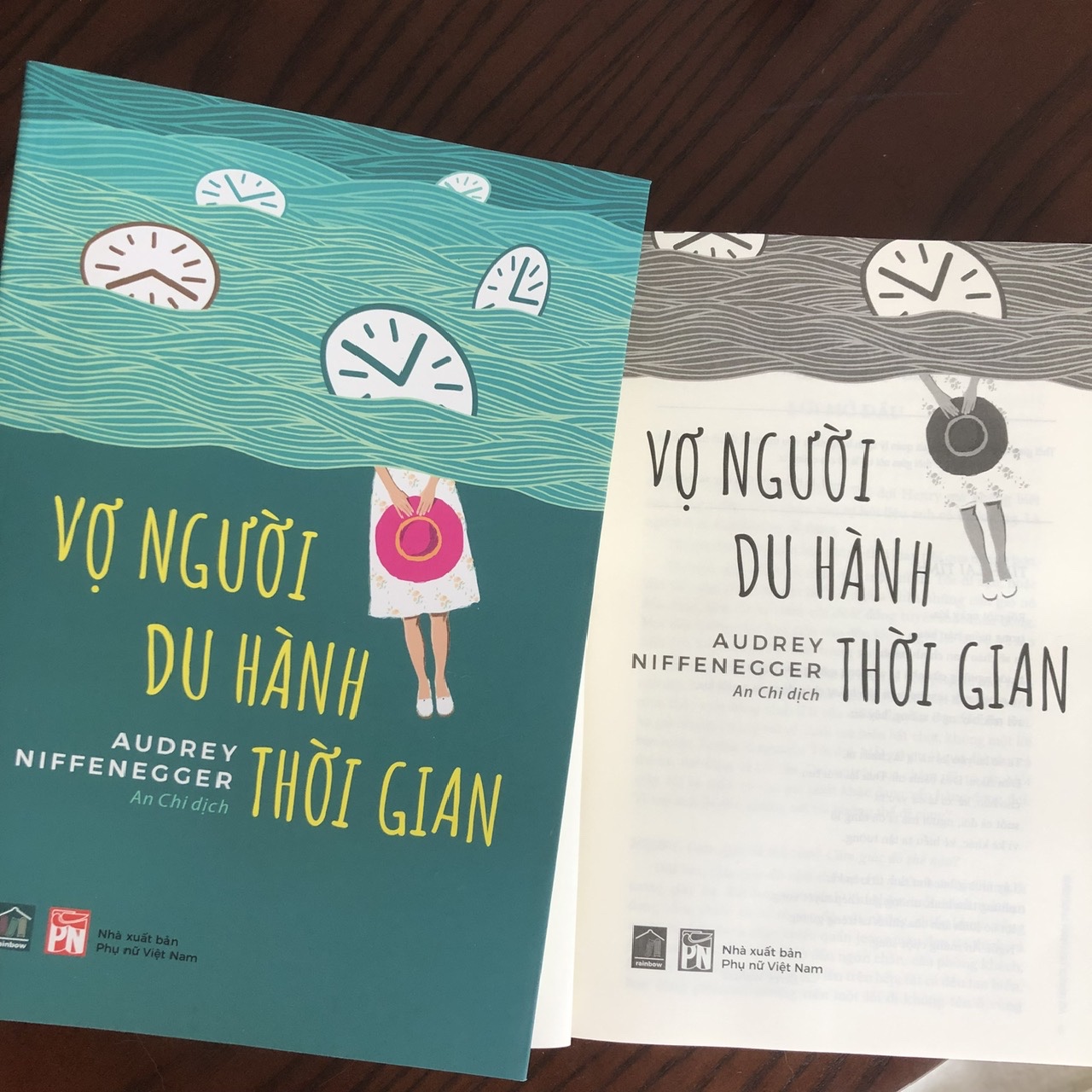 VỢ NGƯỜI DU HÀNH THỜI GIAN - Tiểu thuyết mới xuất bản 533469