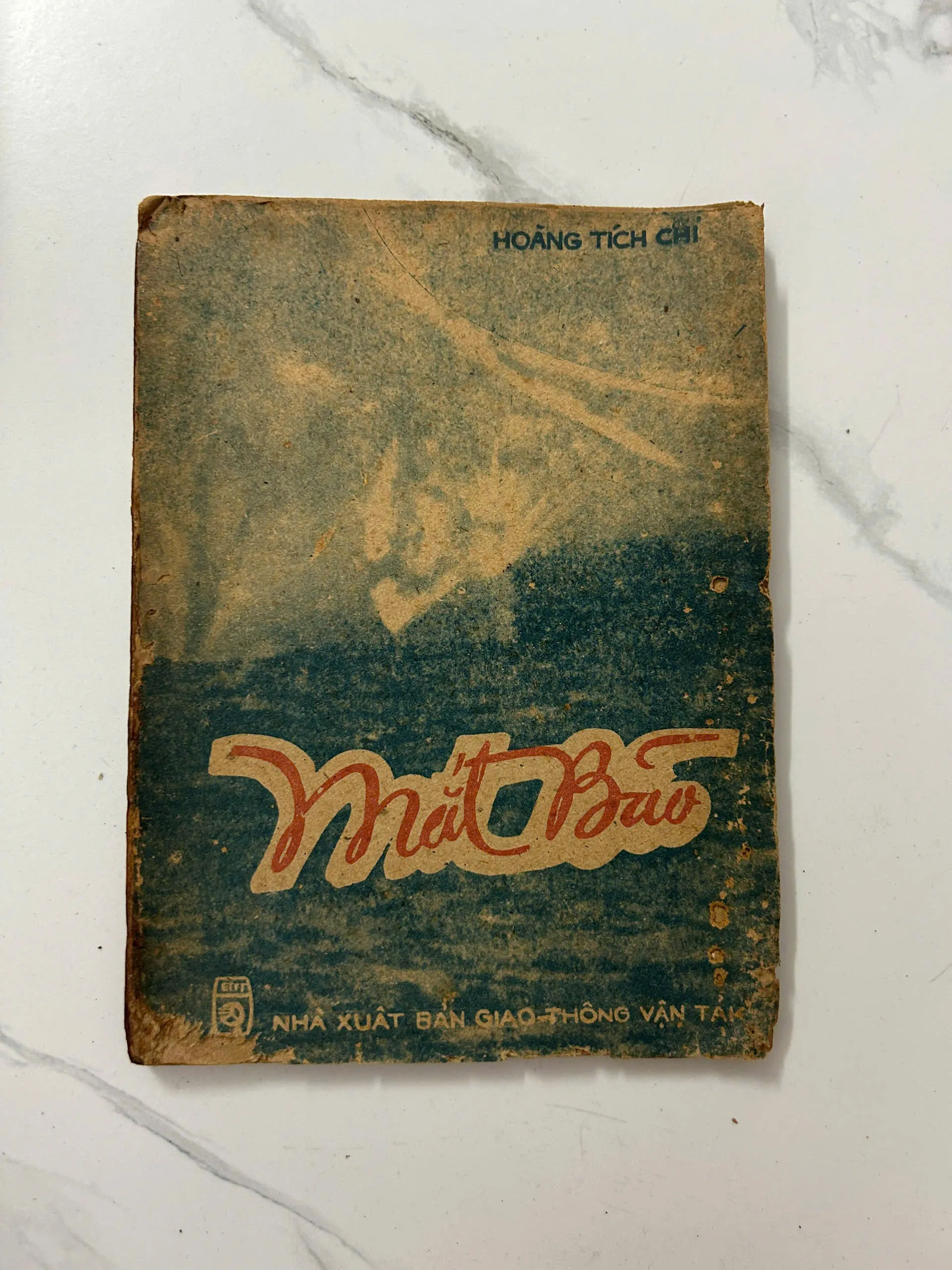 Mắt bão - Hoàng Tích Chỉ