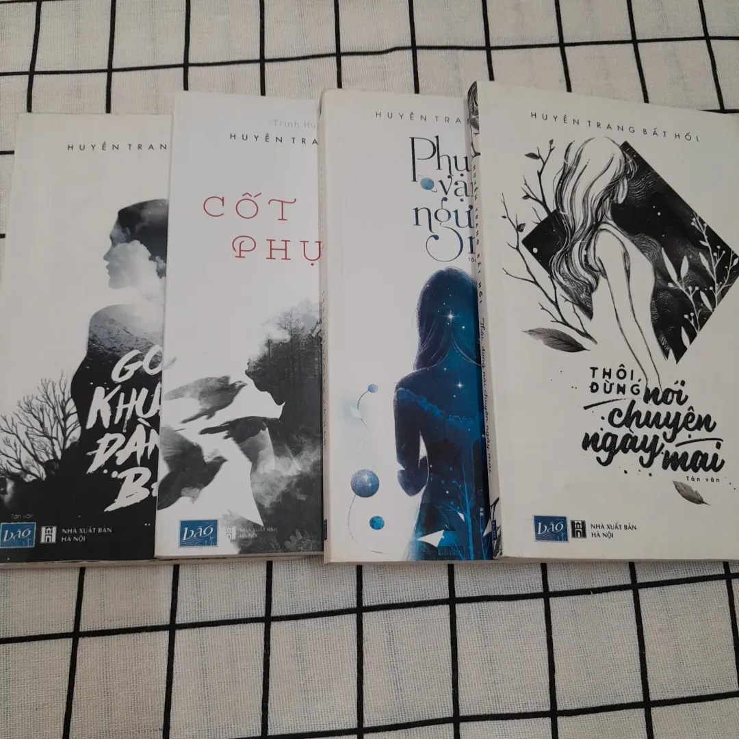 Tg. Huyền Trang Bất Hối. Bộ 4 quyển Tản Văn- Phụ Nữ Vạn Người Mê