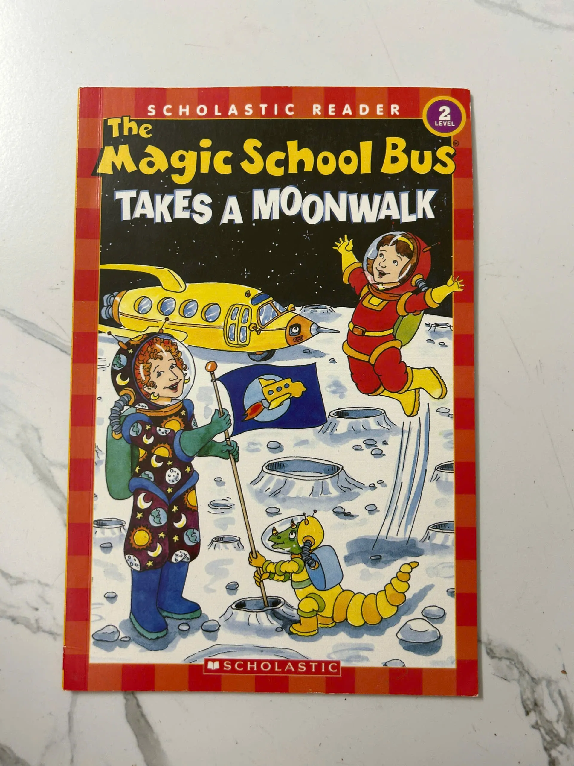 The Magic School Bus: Takes a Moonwalk – Joanna Cole (Level 2)
