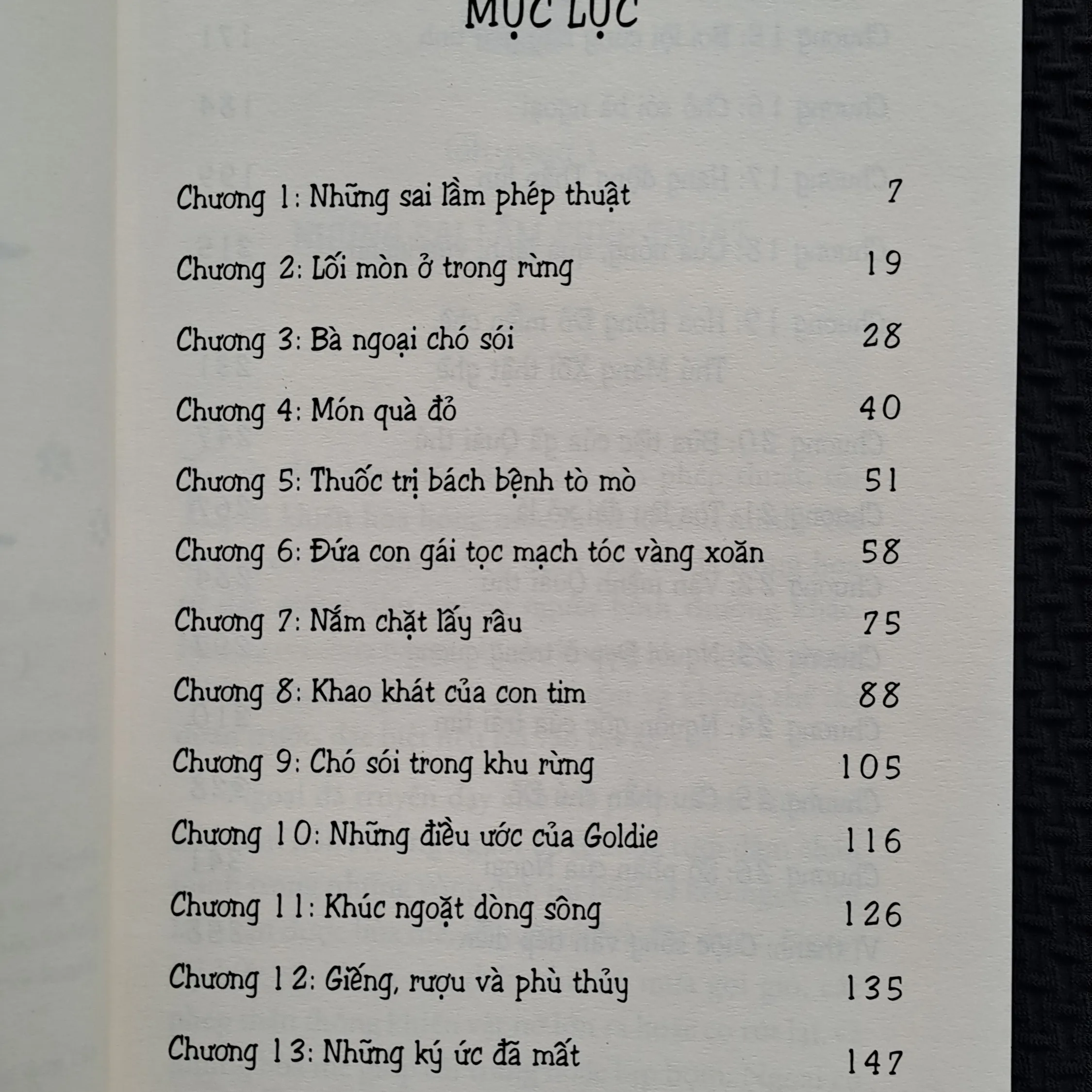 Red: Cuộc phiêu lưu của cô bé quàng khăn đỏ - Liesl Shurtliff 998574
