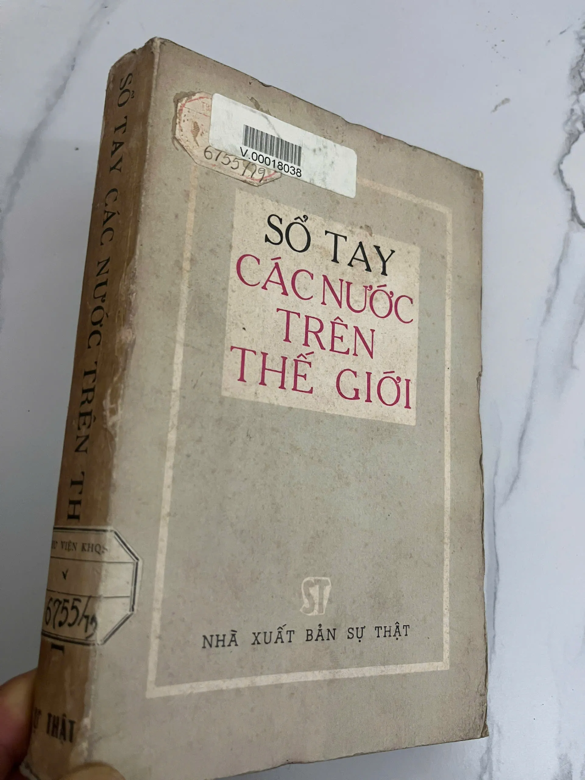 Sổ tay các nước trên thế giới — Nhà xuất bản Sự Thật