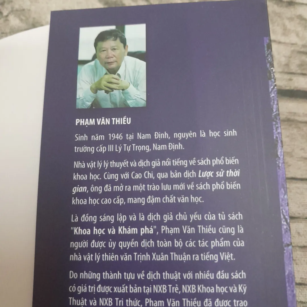 Những con đường của ánh sáng. Tập 1. Trịnh Xuân Thuận. Tái bản lần 5 674628