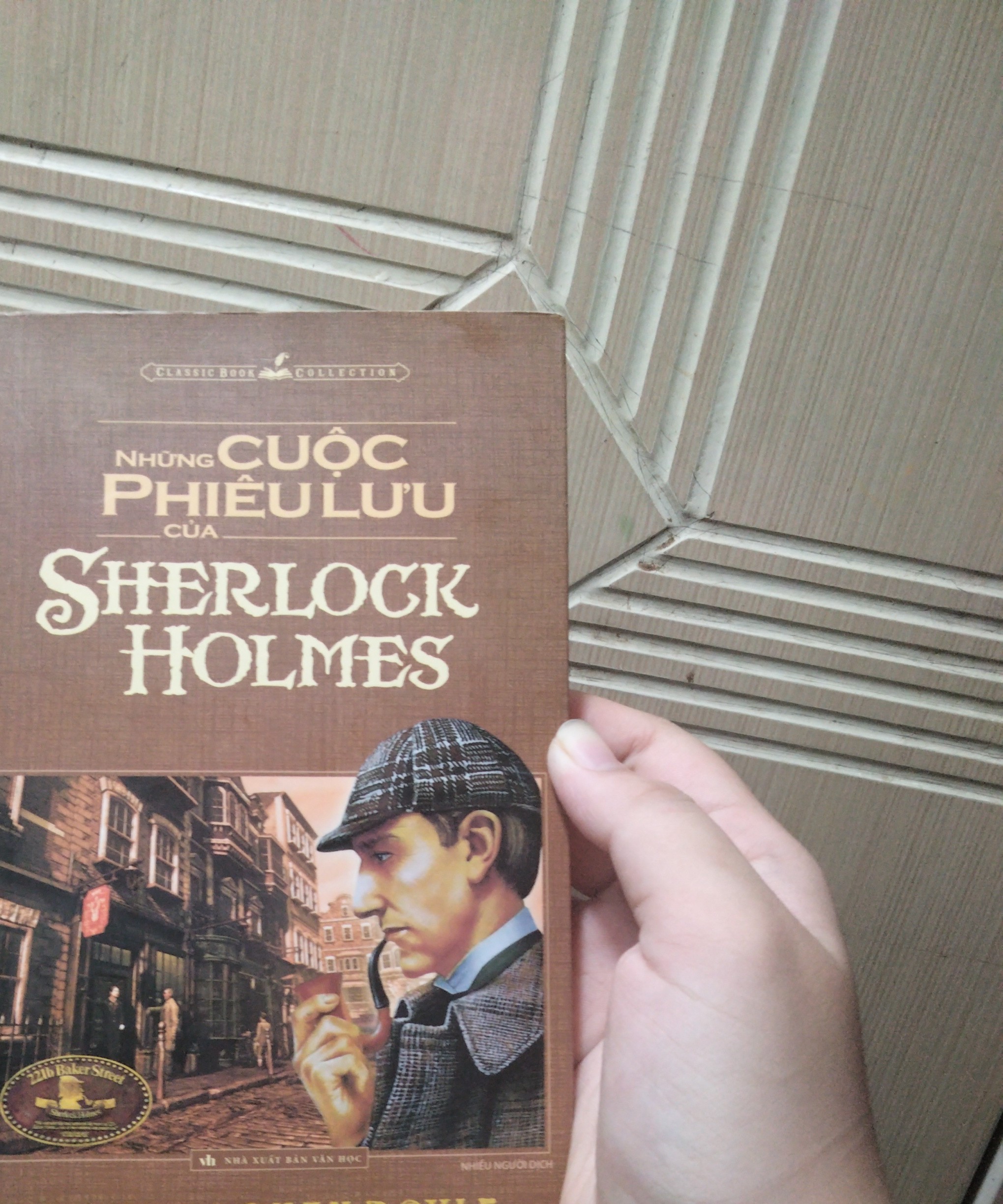 Sách này là truyện trinh thám những cuộc phiêu Lưu của Sherlock Holmes và sản phẩm mới 270518